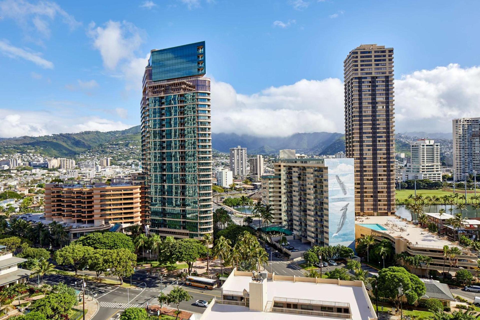 DoubleTree by Hilton Alana - Waikiki Beach photo 1
