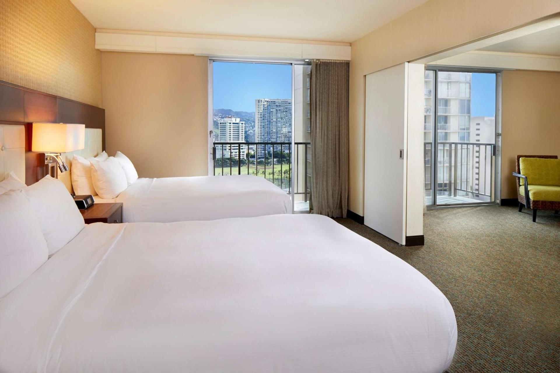DoubleTree by Hilton Alana - Waikiki Beach photo 11
