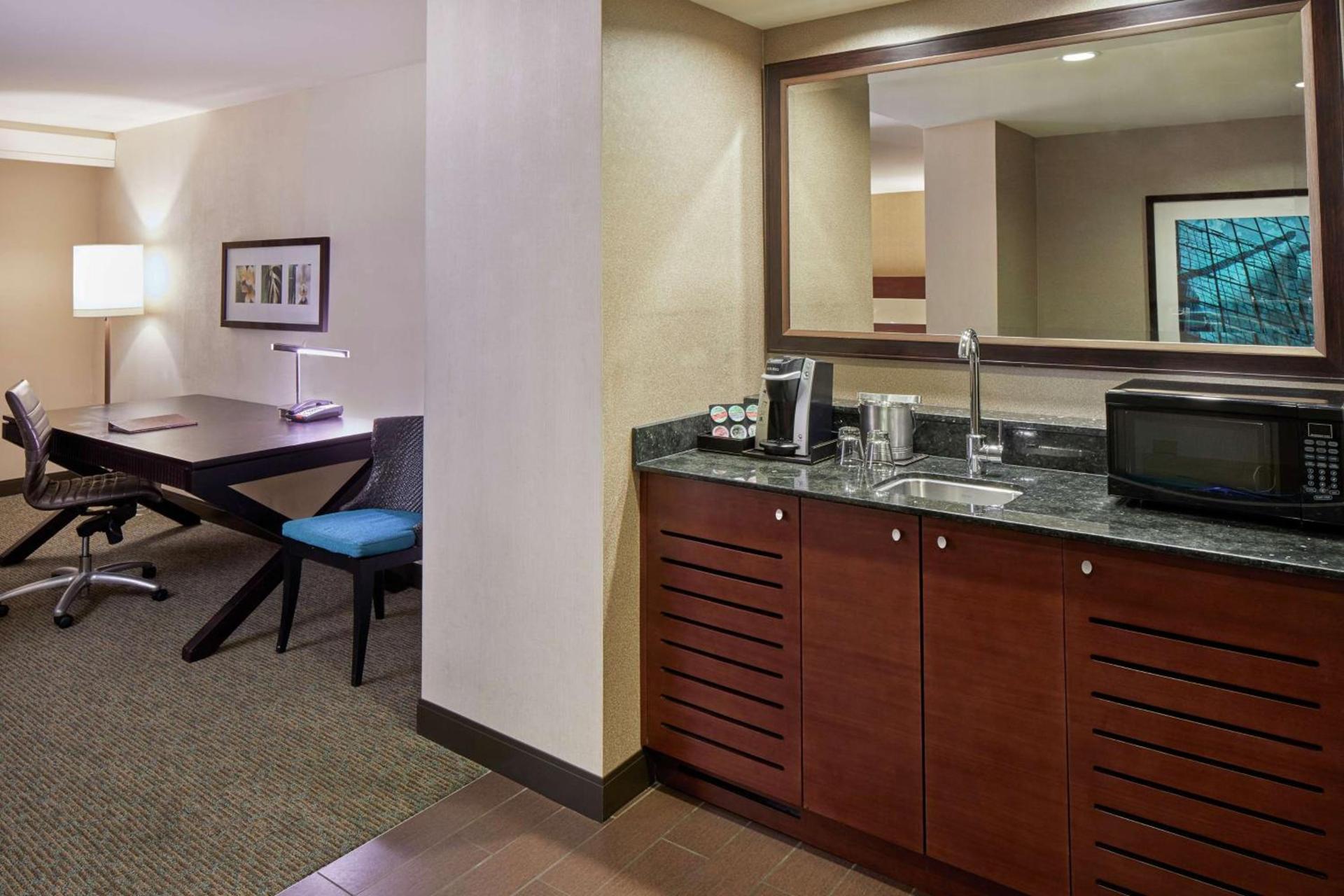 DoubleTree by Hilton Alana - Waikiki Beach photo 18