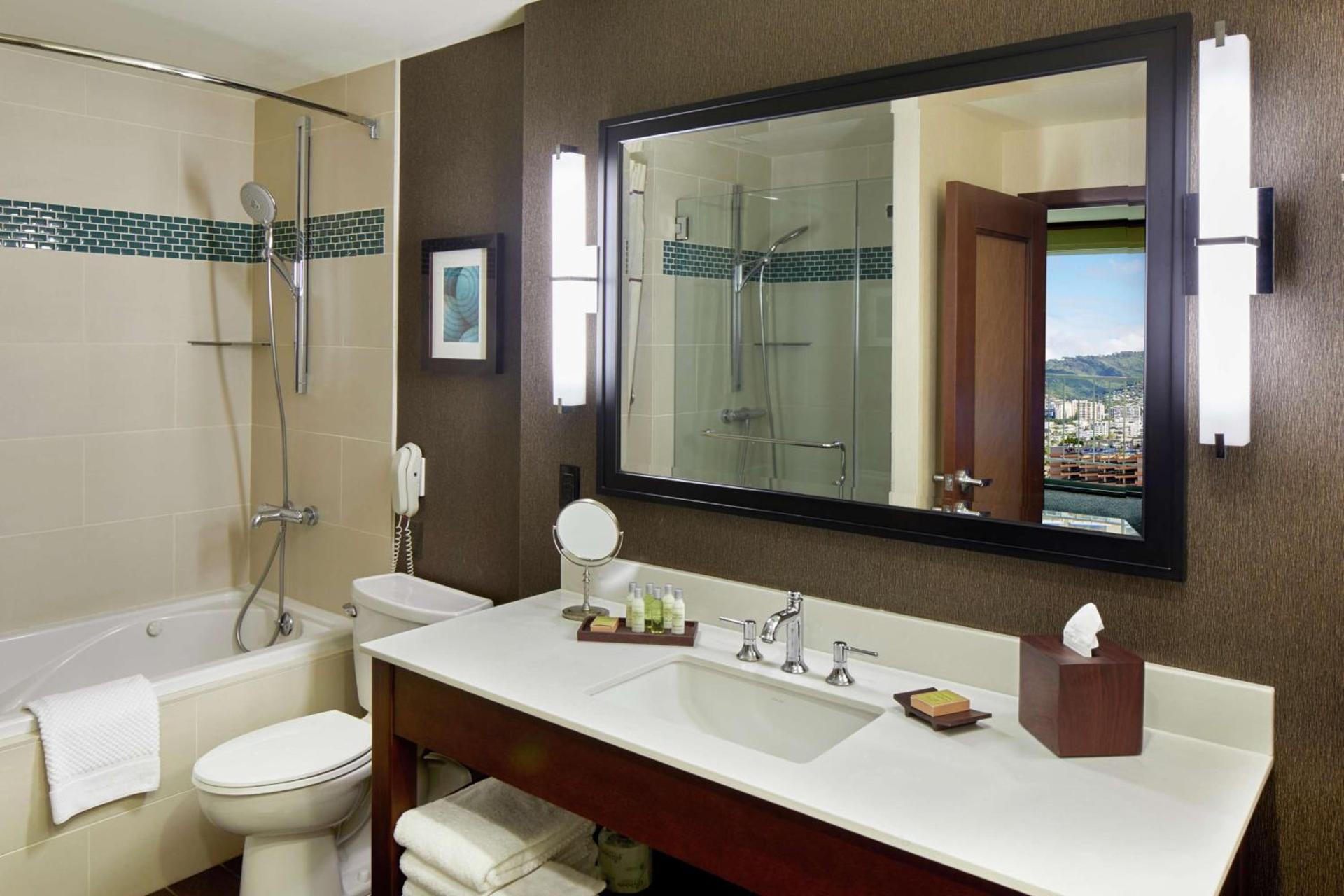 DoubleTree by Hilton Alana - Waikiki Beach photo 19