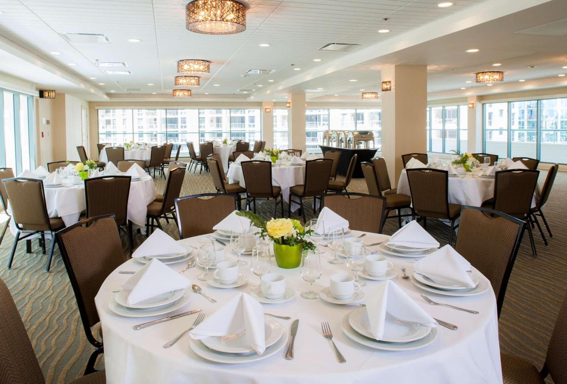 DoubleTree by Hilton Alana - Waikiki Beach photo 32