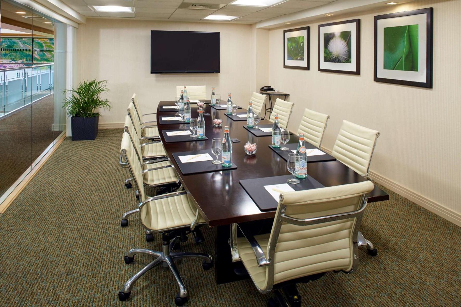 DoubleTree by Hilton Alana - Waikiki Beach photo 33