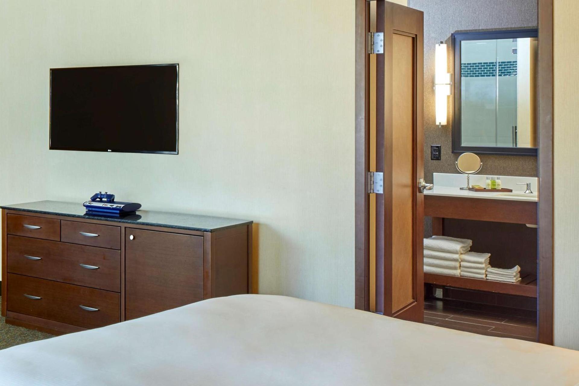 DoubleTree by Hilton Alana - Waikiki Beach photo 35