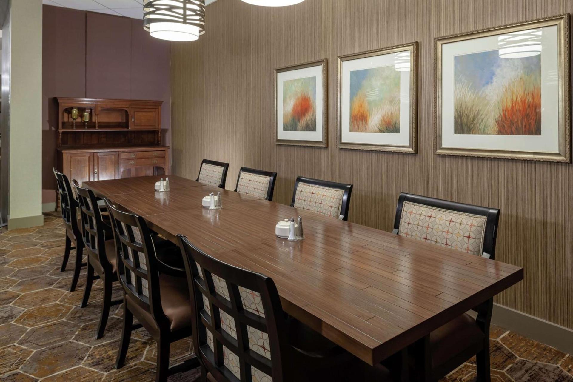 DoubleTree by Hilton Kansas City - Overland Park photo 8
