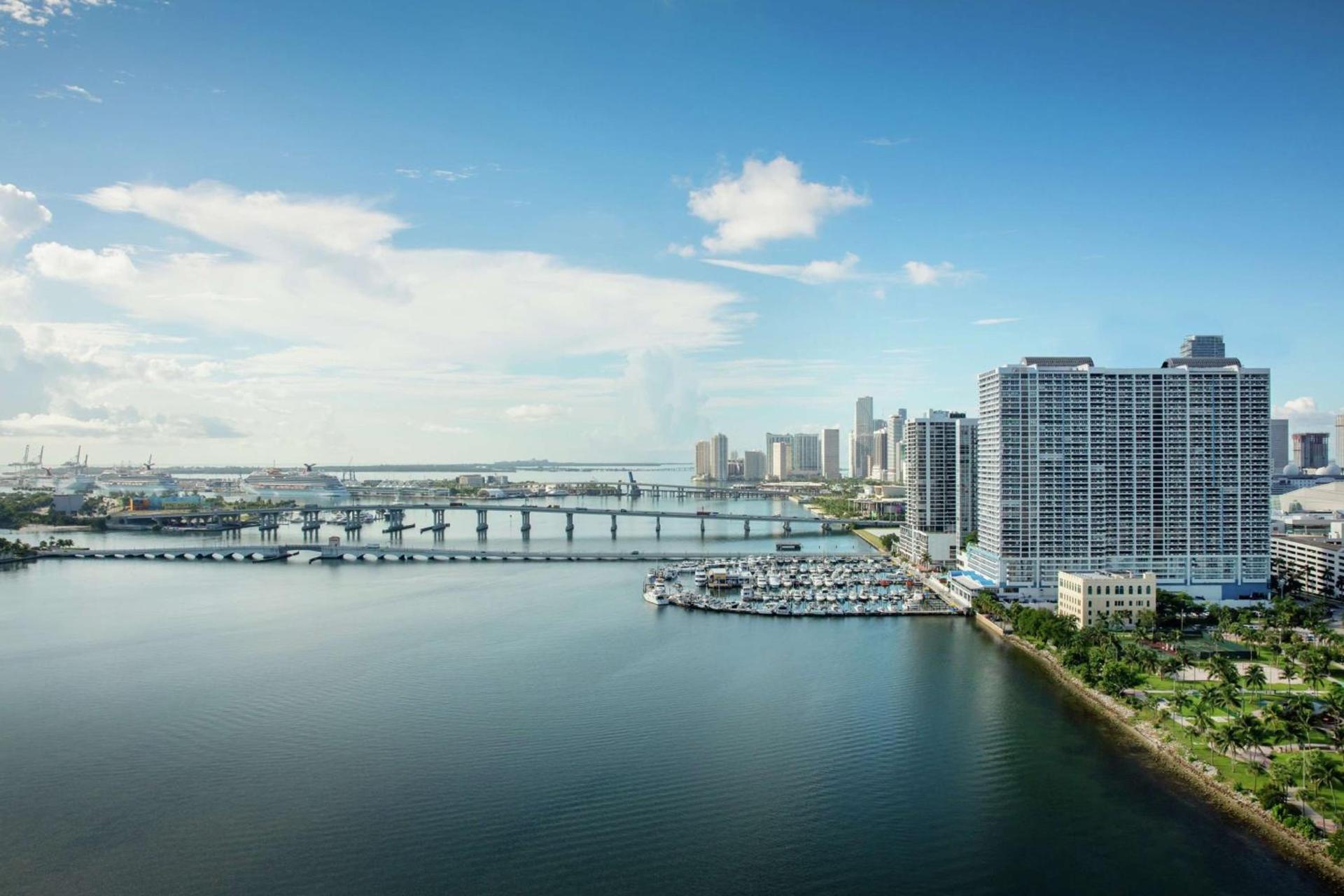 DoubleTree by Hilton Grand Hotel Biscayne Bay photo 4