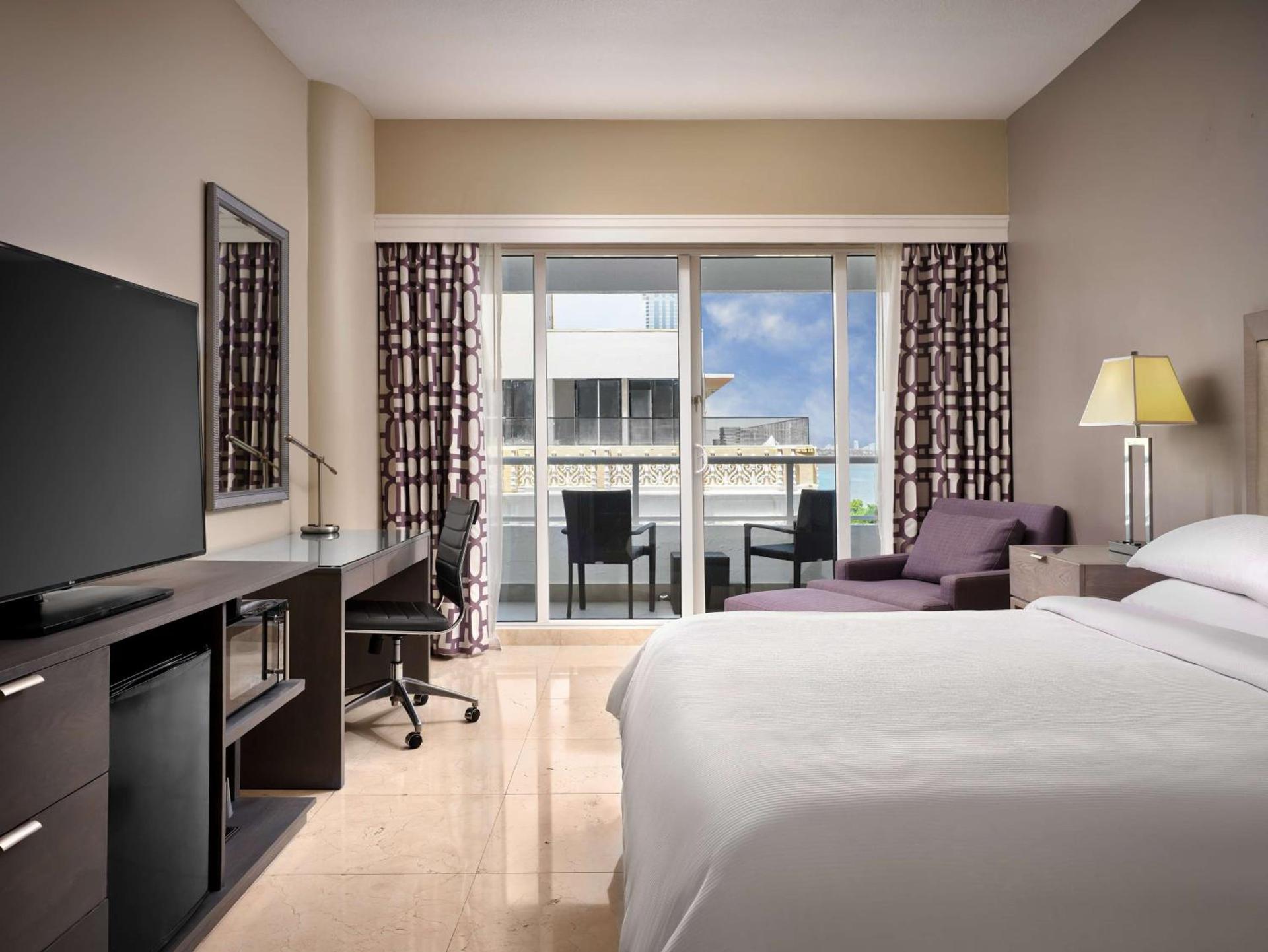 DoubleTree by Hilton Grand Hotel Biscayne Bay photo 16