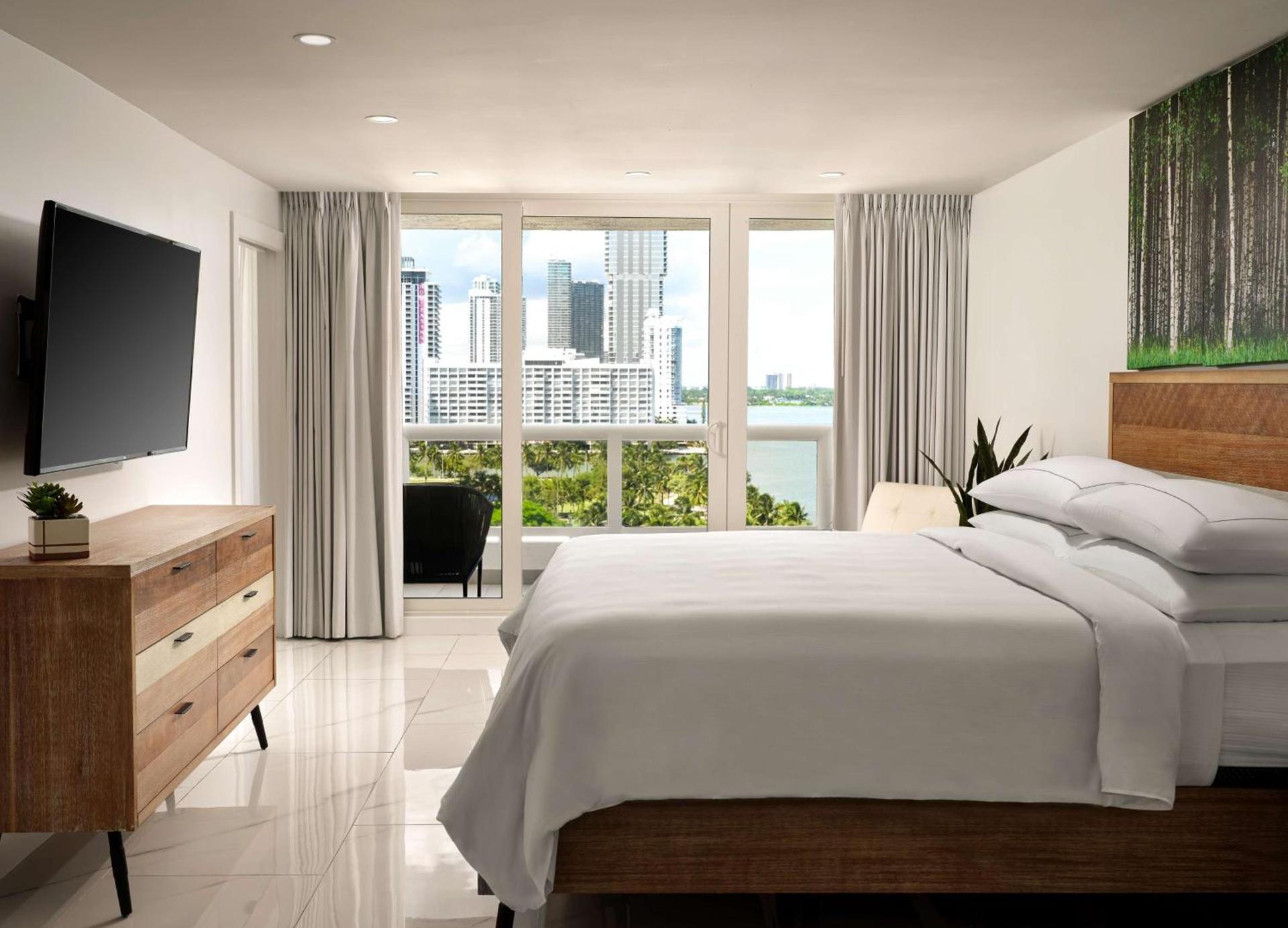 DoubleTree by Hilton Grand Hotel Biscayne Bay photo 37