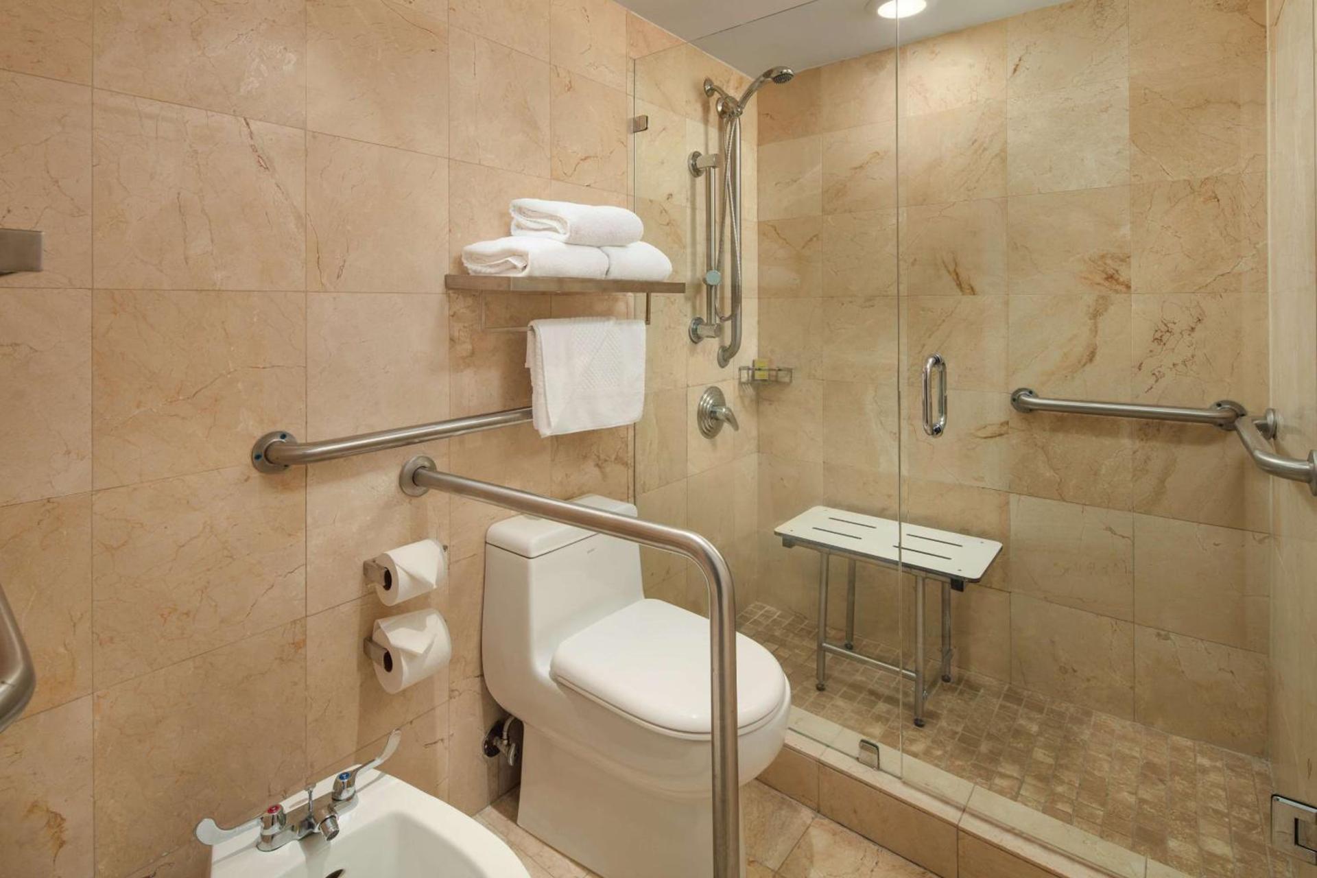 DoubleTree by Hilton Grand Hotel Biscayne Bay photo 40