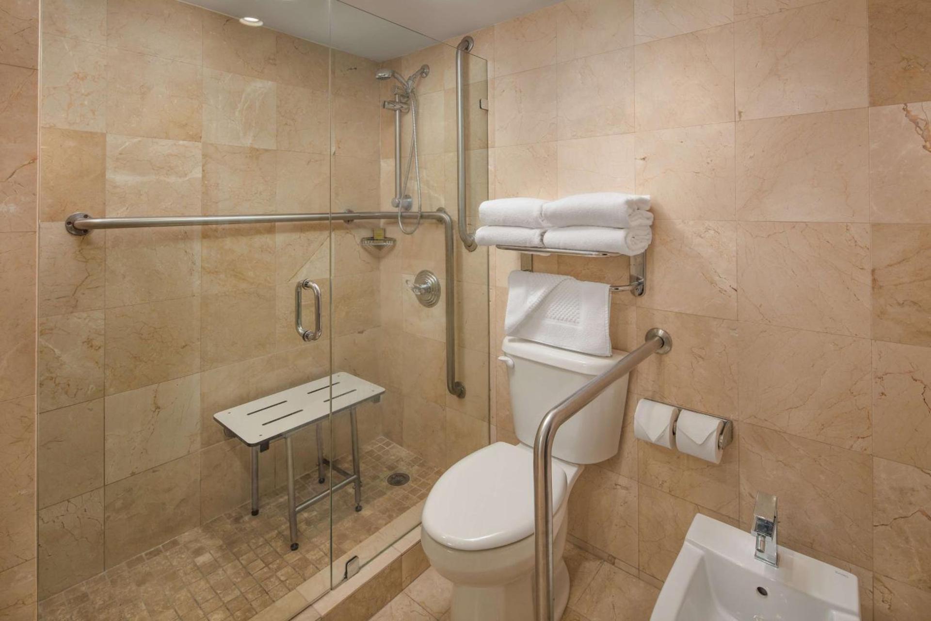DoubleTree by Hilton Grand Hotel Biscayne Bay photo 45