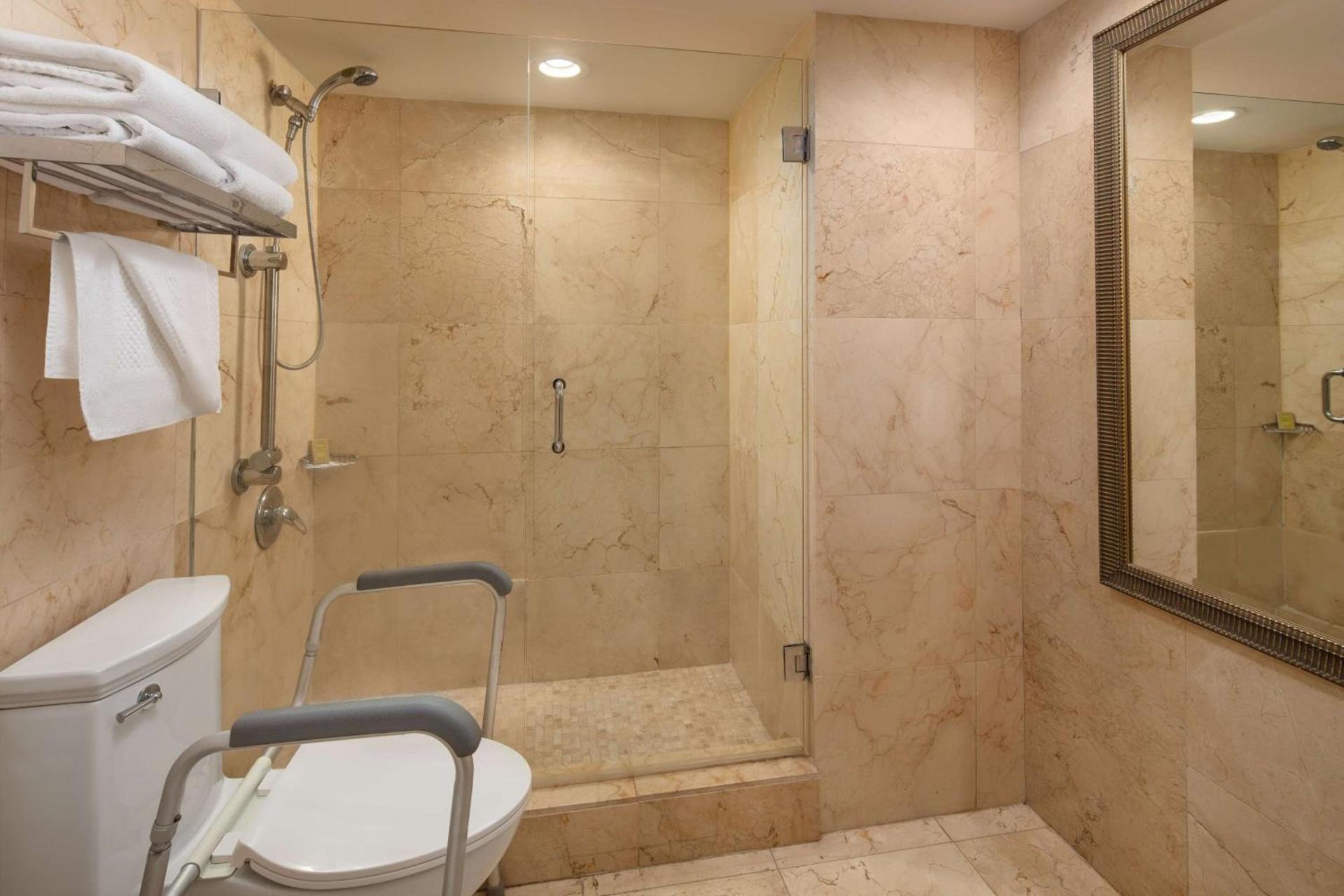 DoubleTree by Hilton Grand Hotel Biscayne Bay photo 48