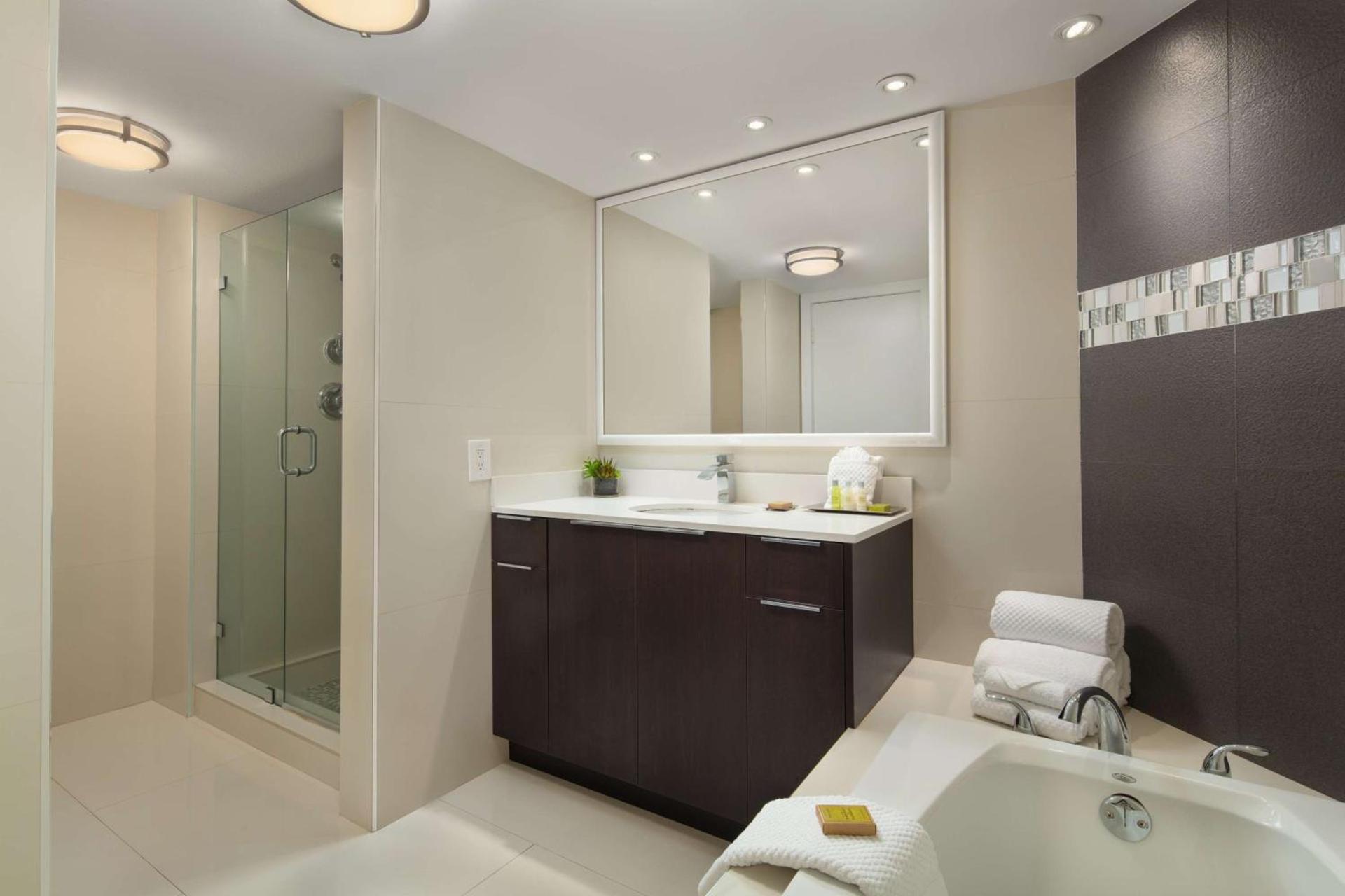 DoubleTree by Hilton Grand Hotel Biscayne Bay photo 54