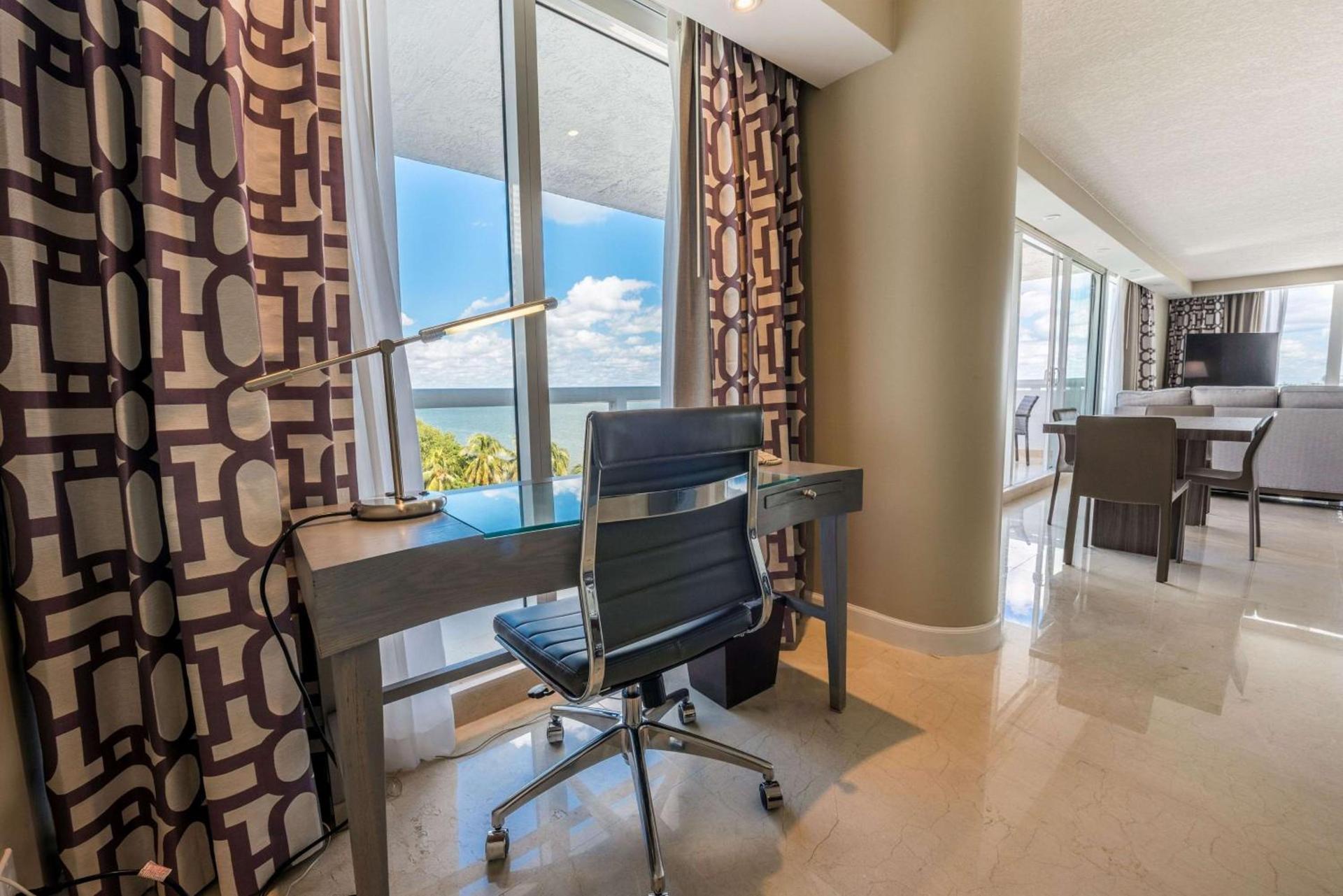 DoubleTree by Hilton Grand Hotel Biscayne Bay photo 77