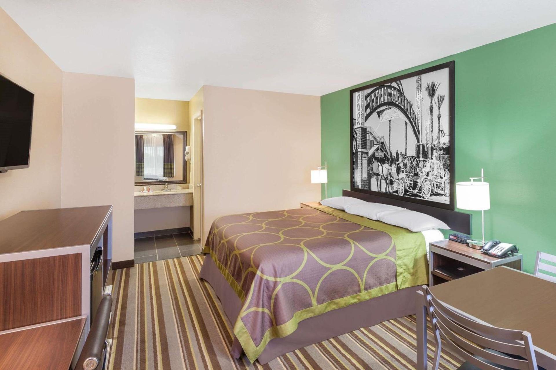 Super 8 by Wyndham Kingsville photo 15
