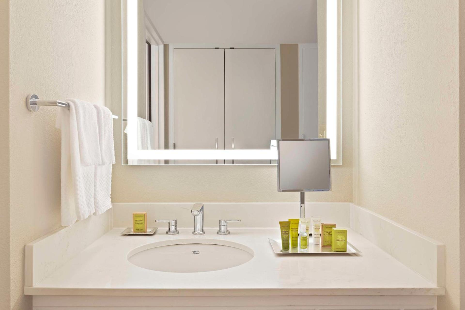 Hilton Orlando Lake Buena Vista - Disney Springs™ Area photo 15