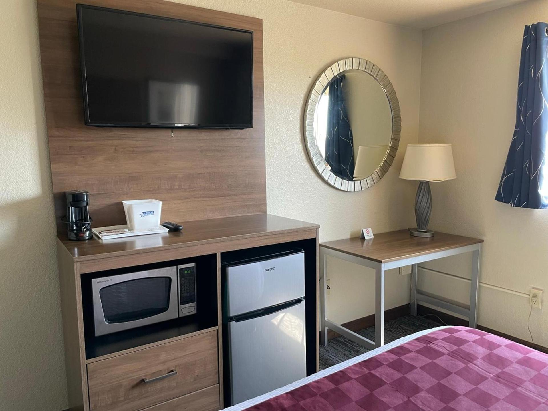 Americas Best Value Inn Lynnwood photo 11