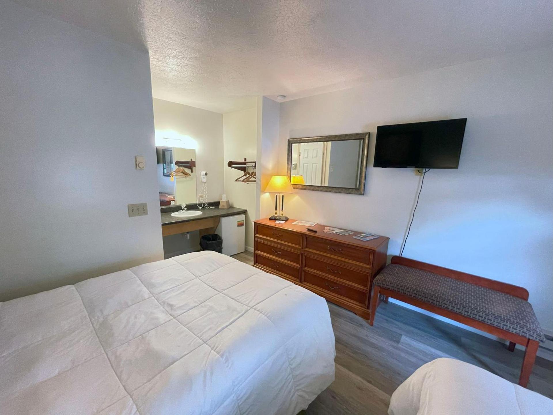 Plantation Motel photo 39