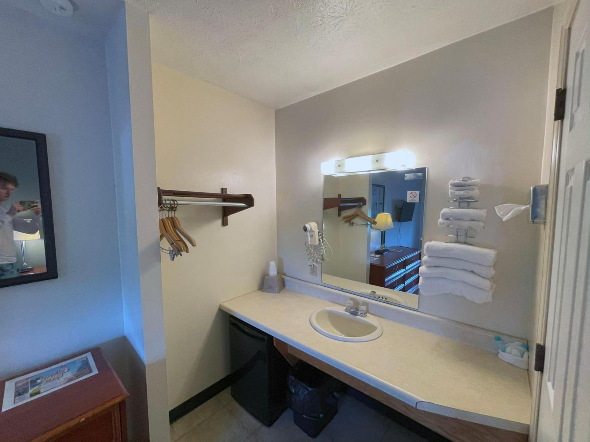Plantation Motel photo 40
