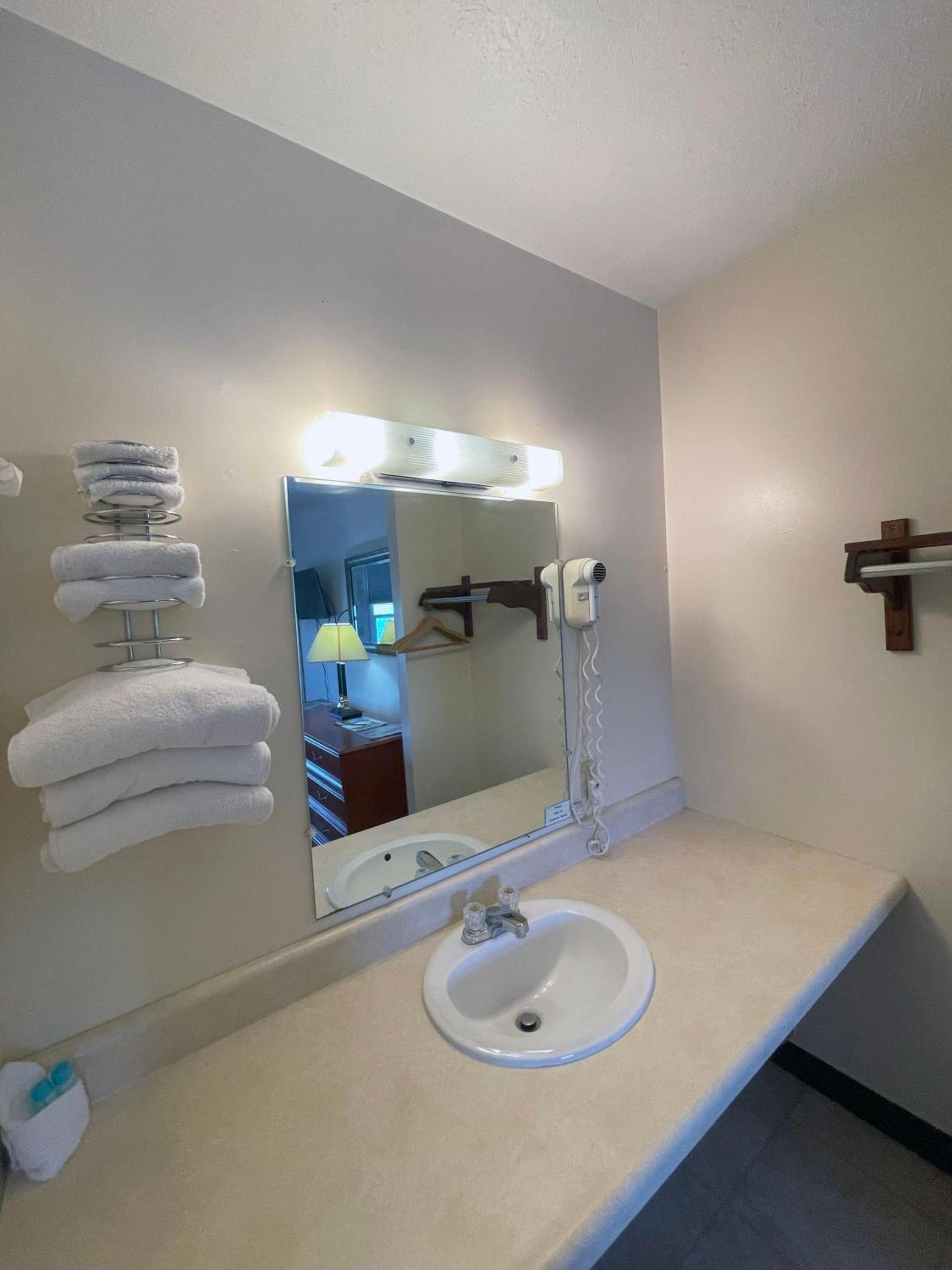 Plantation Motel photo 47