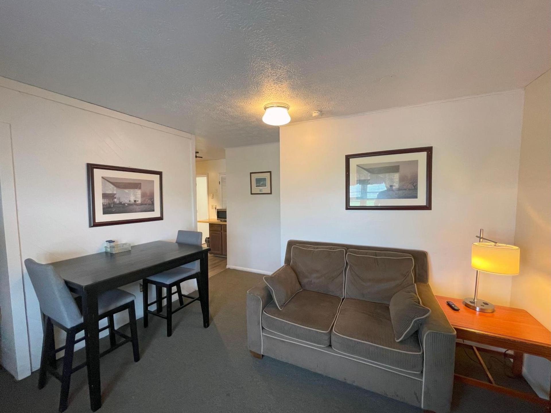 Plantation Motel photo 54