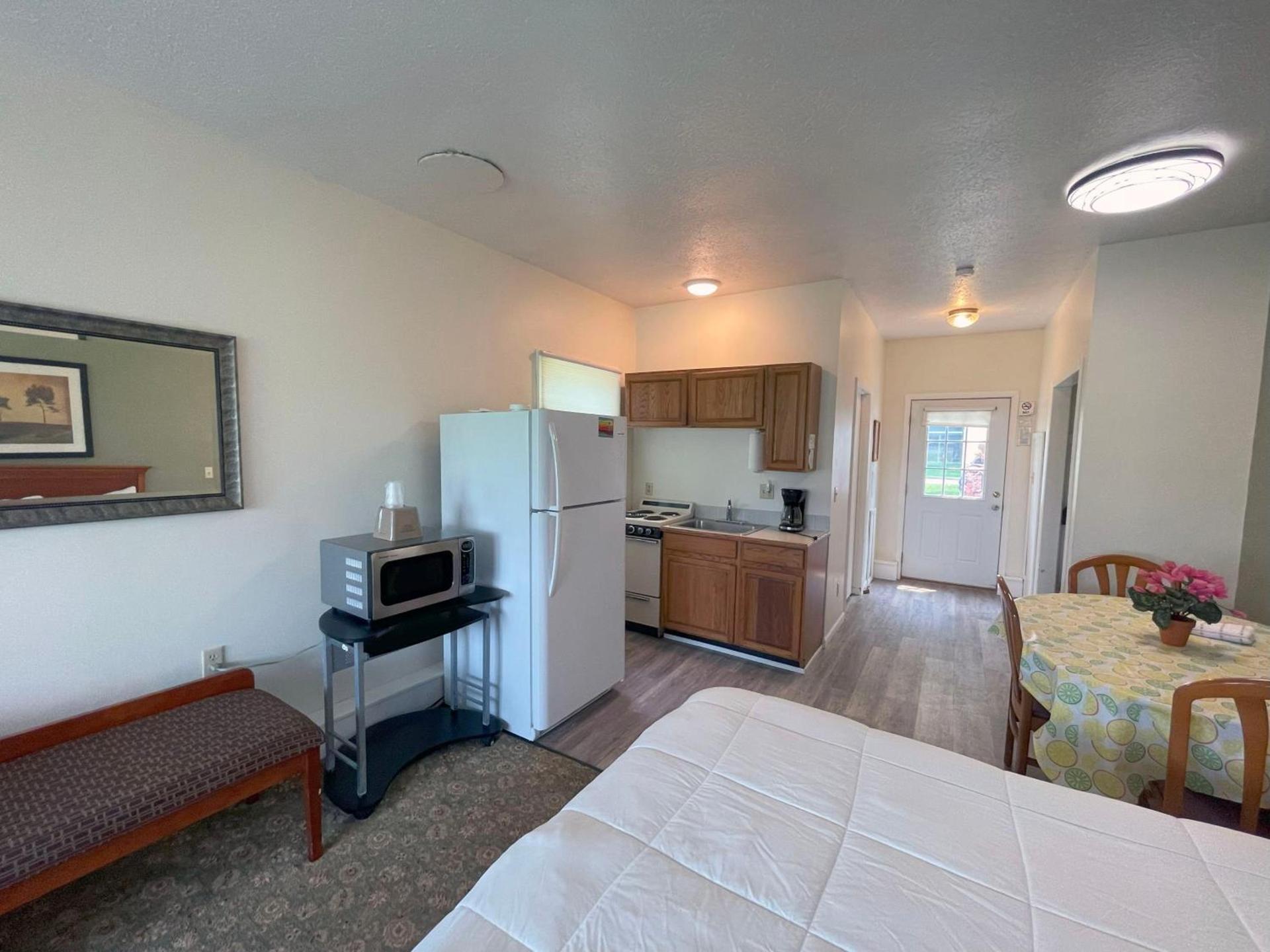 Plantation Motel photo 56