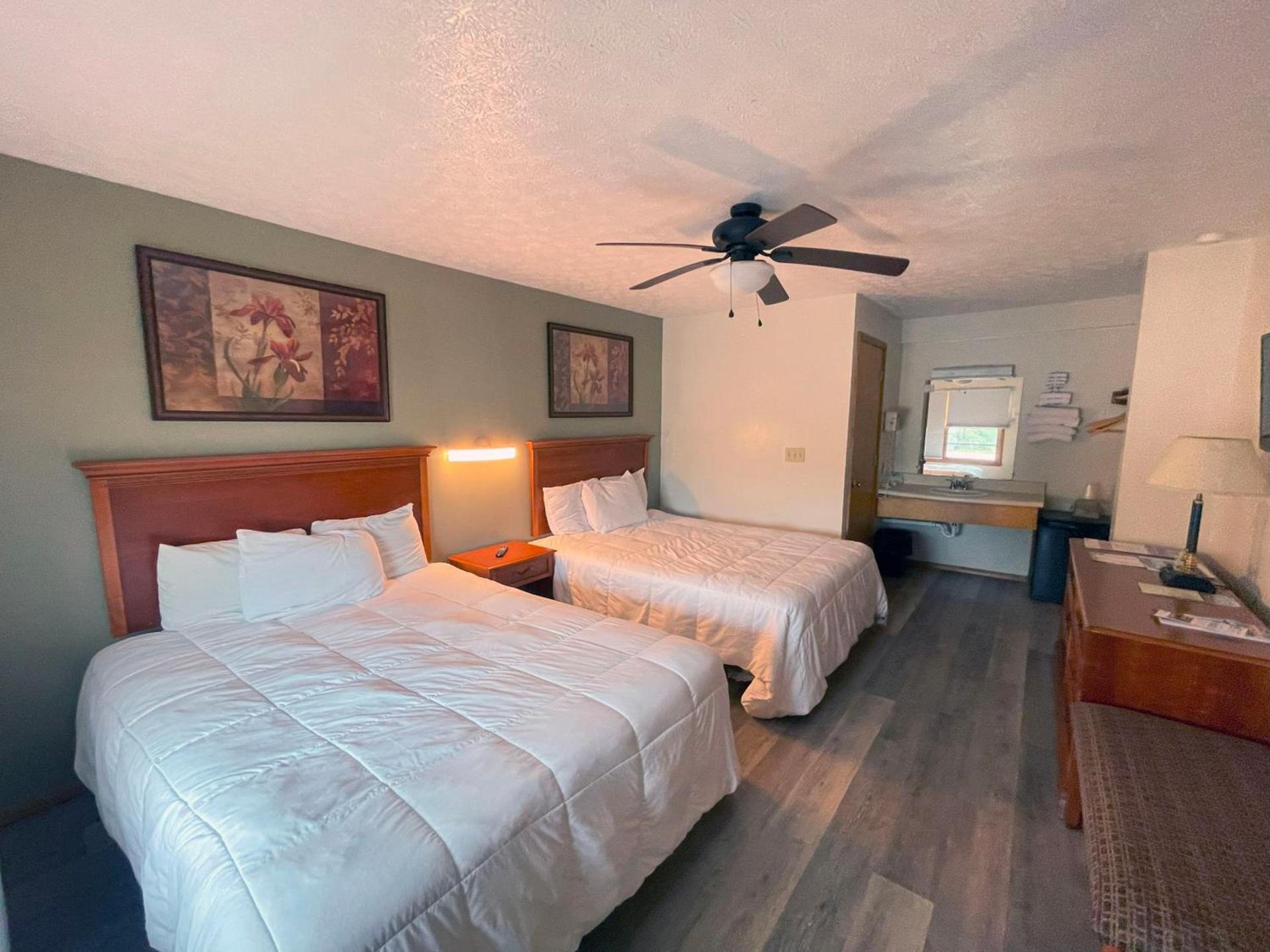 Plantation Motel photo 67