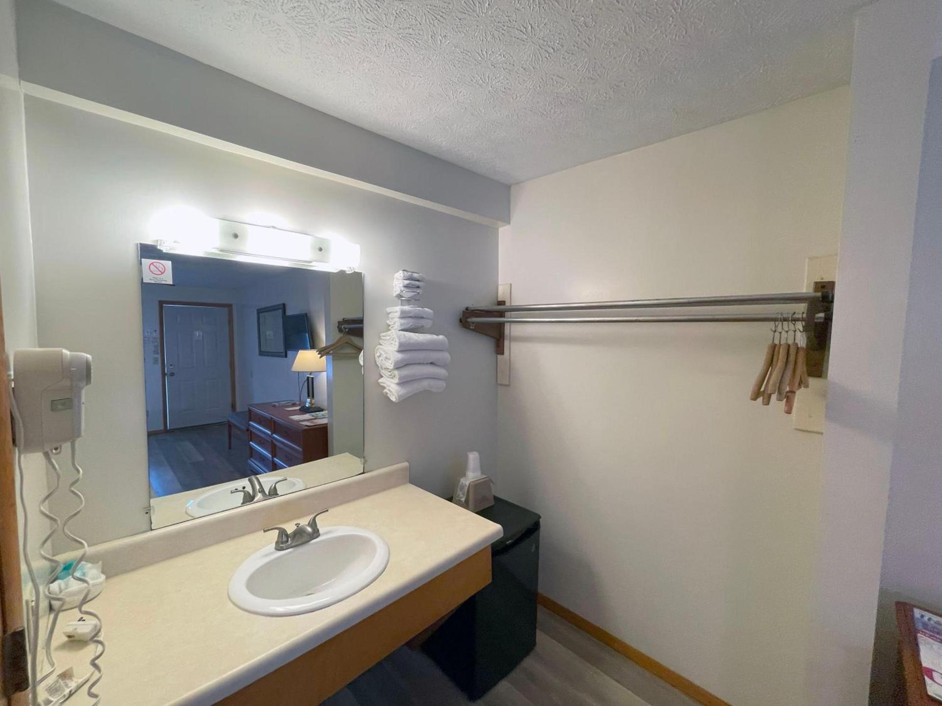 Plantation Motel photo 66