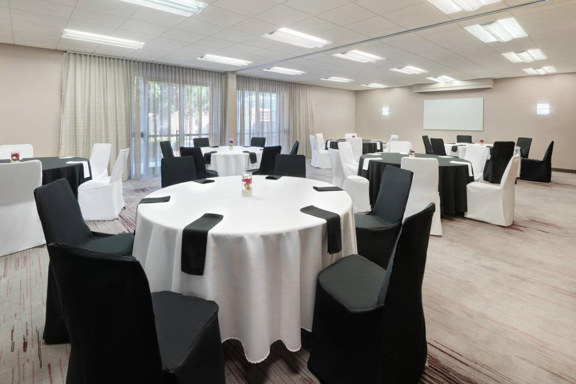 Courtyard by Marriott Atlanta Executive Park/Emory photo 29