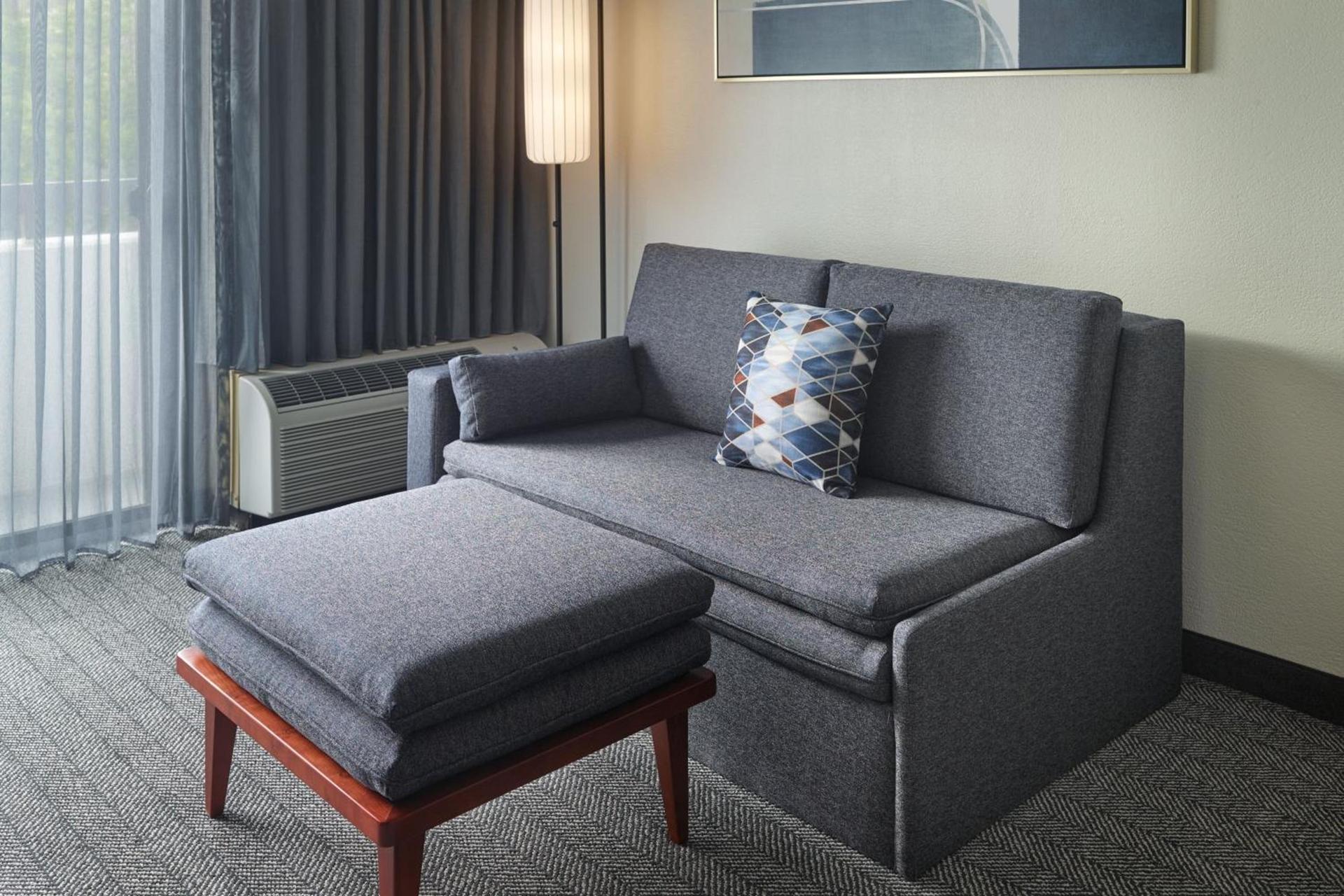 Courtyard by Marriott Atlanta Executive Park/Emory photo 9