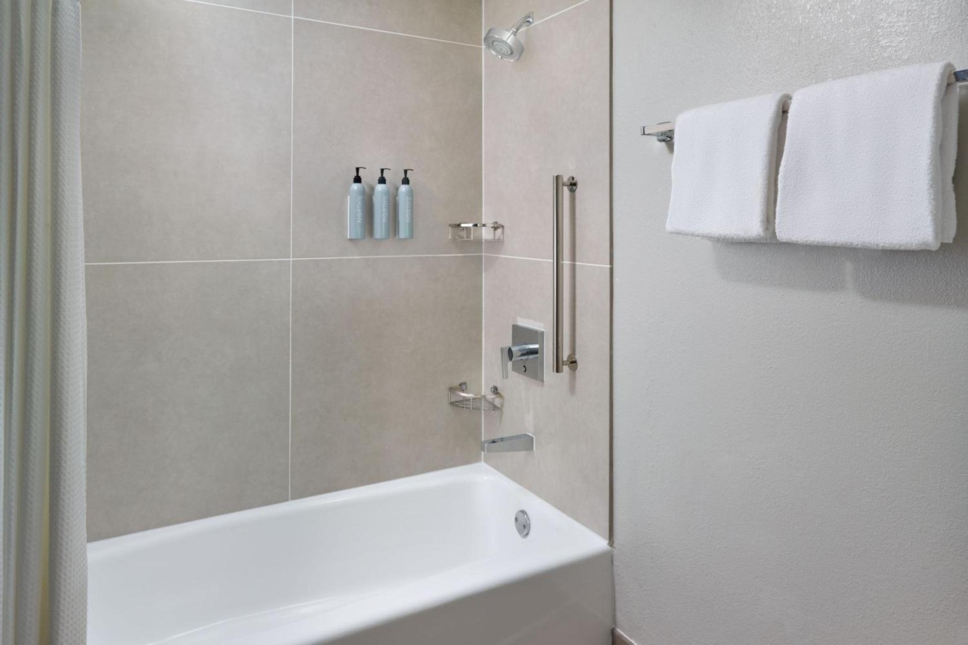 Courtyard by Marriott Atlanta Executive Park/Emory photo 12