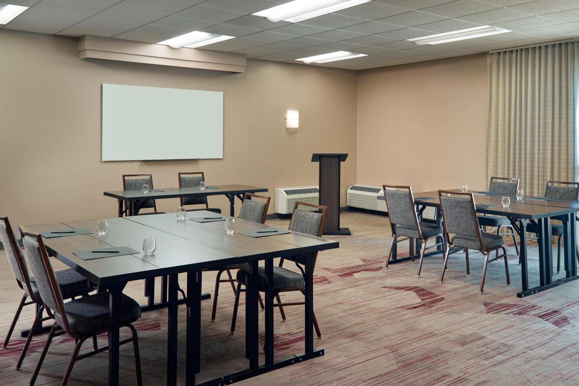 Courtyard by Marriott Atlanta Executive Park/Emory photo 31