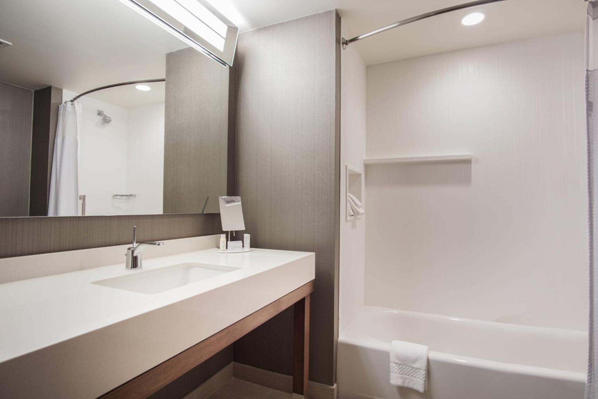 Courtyard by Marriott Lenox Berkshires photo 10