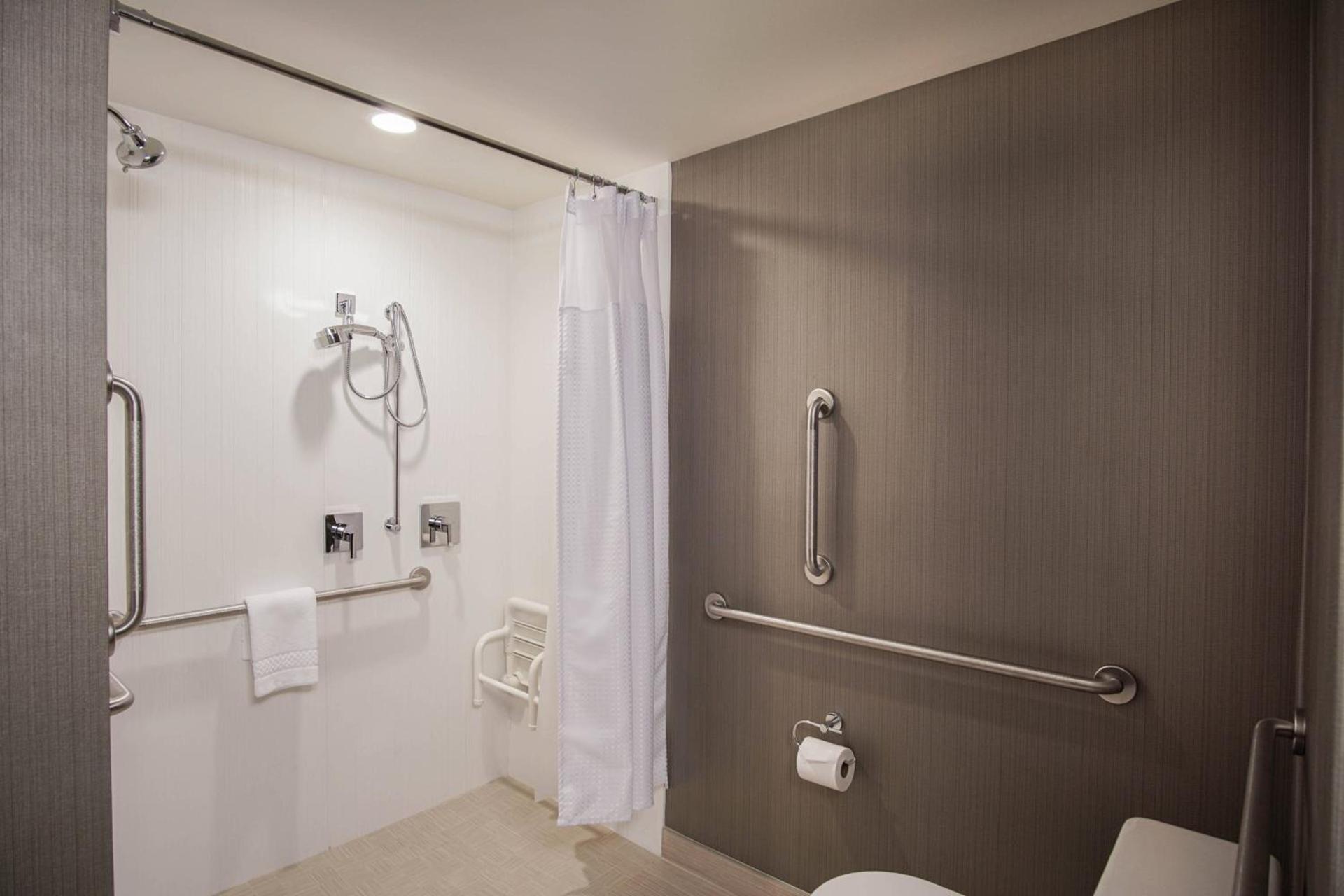 Courtyard by Marriott Lenox Berkshires photo 11