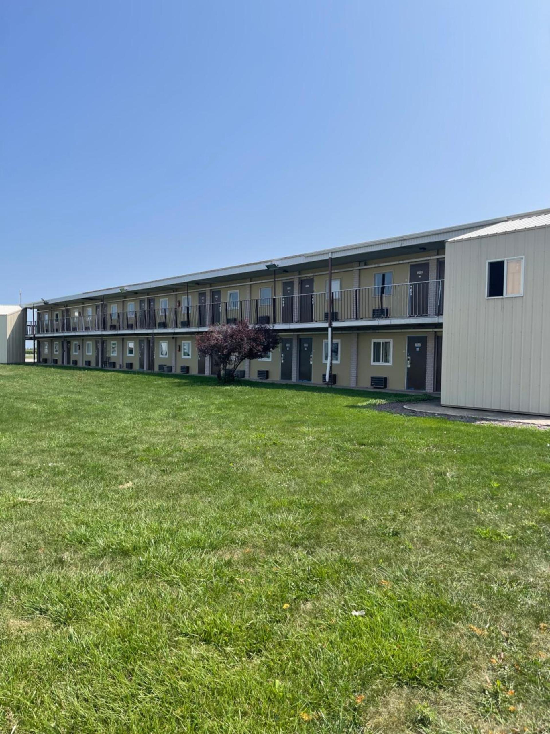 Relax Inn & Suites photo 12