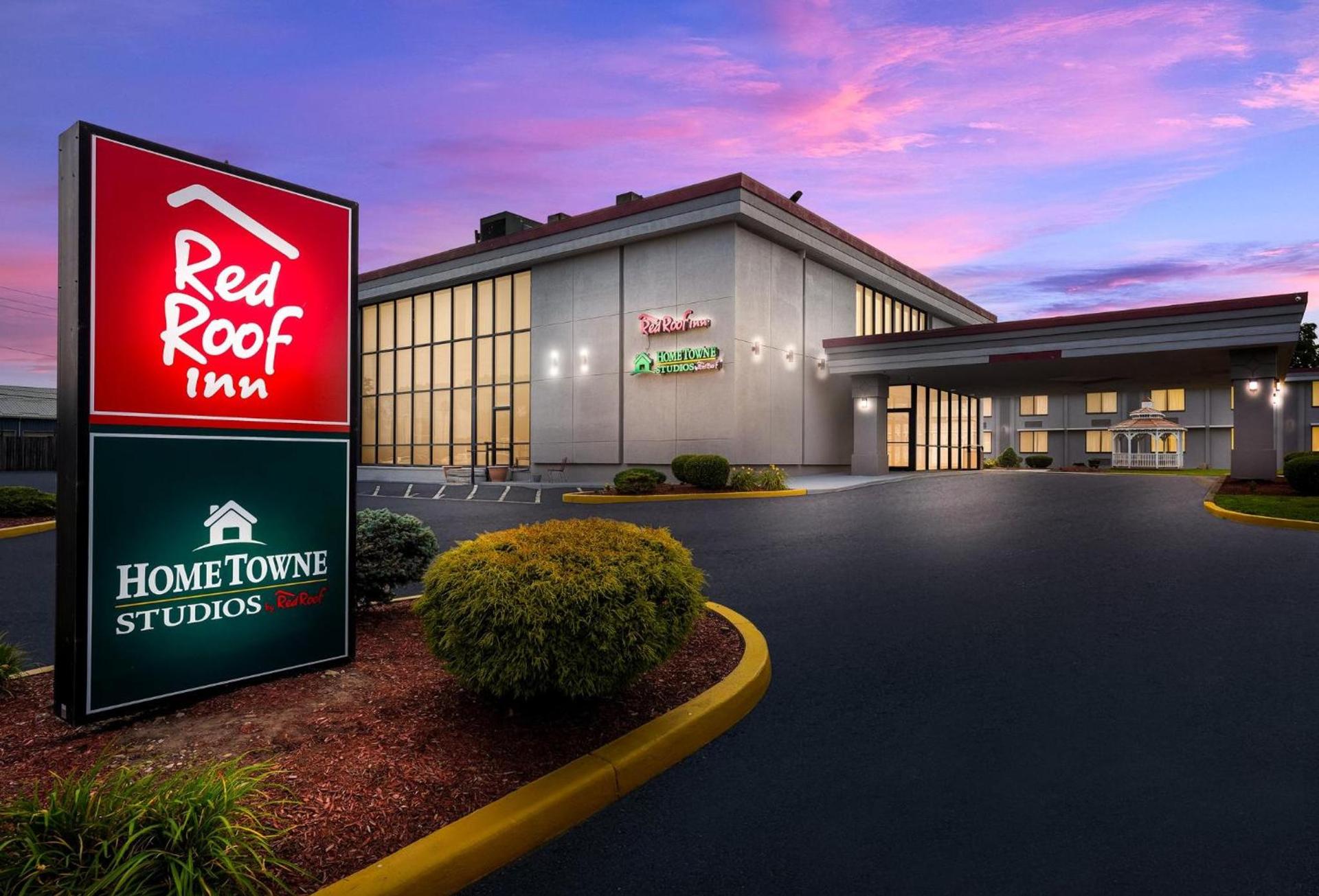 Red Roof Inn Painted Post photo 5