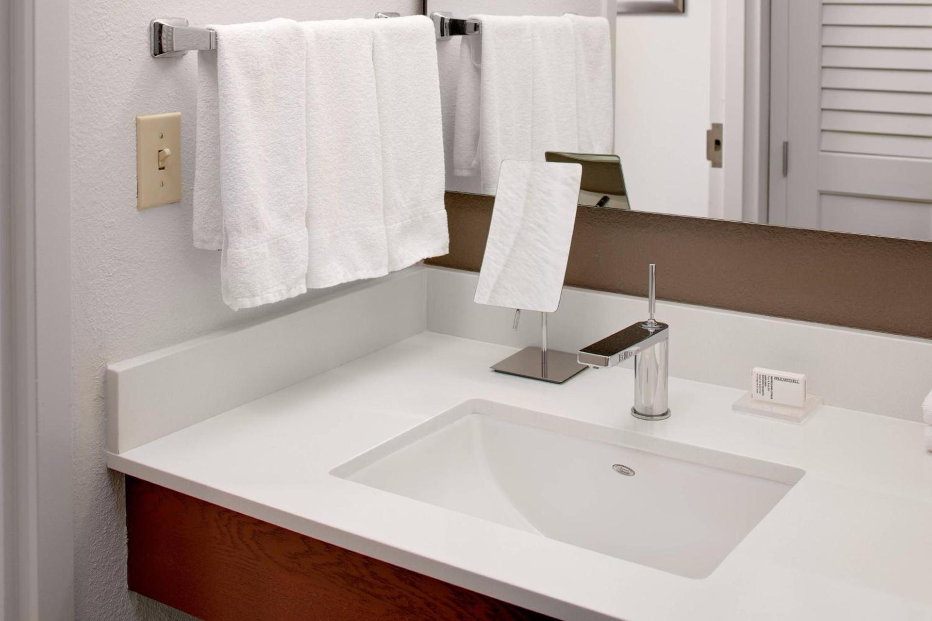 Courtyard by Marriott Houston Rice University photo 6