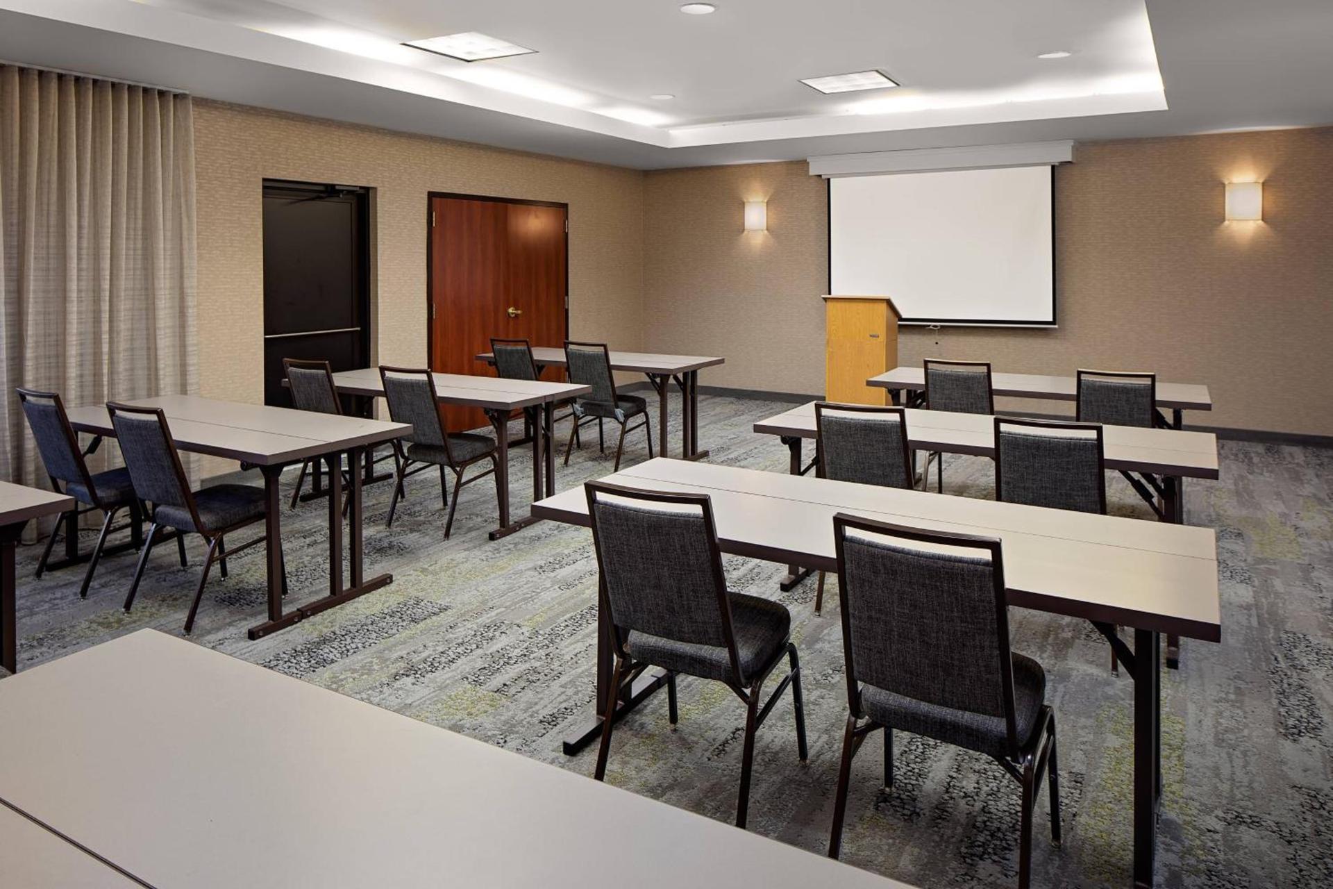 Courtyard by Marriott Houston Rice University photo 26