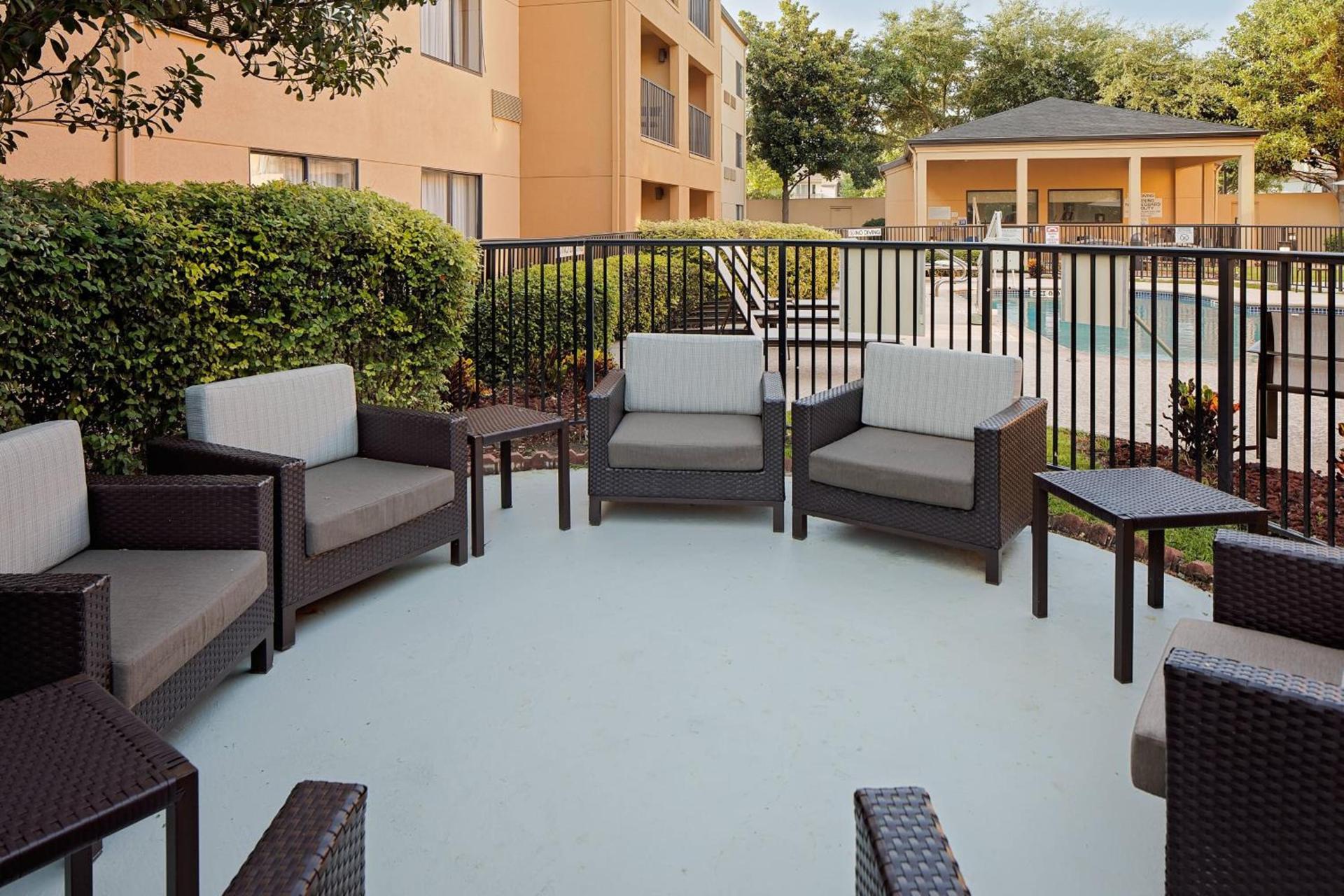 Courtyard Houston Westchase photo 14