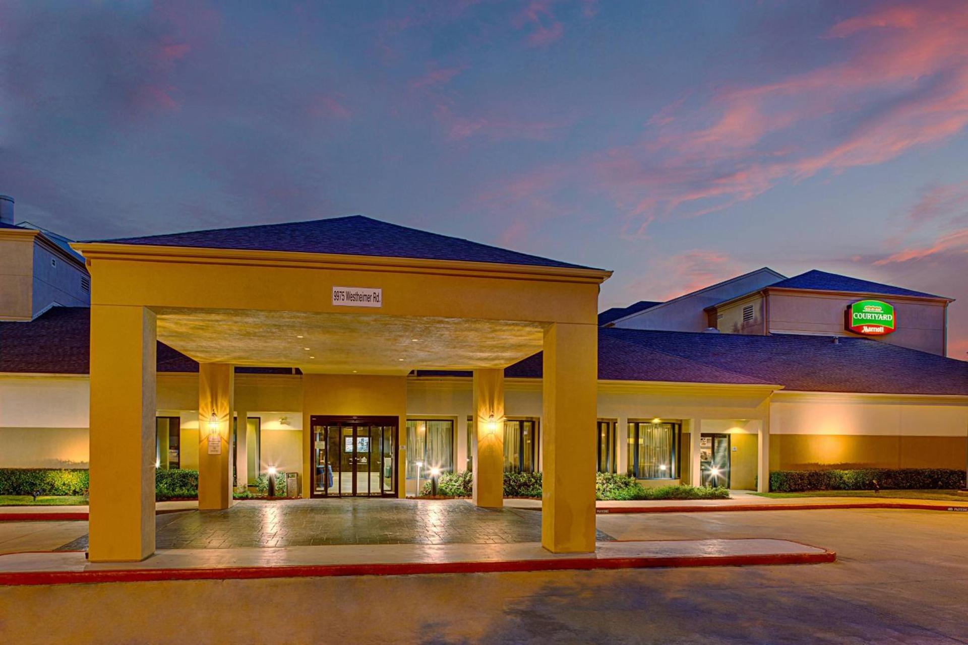 Courtyard Houston Westchase photo 1