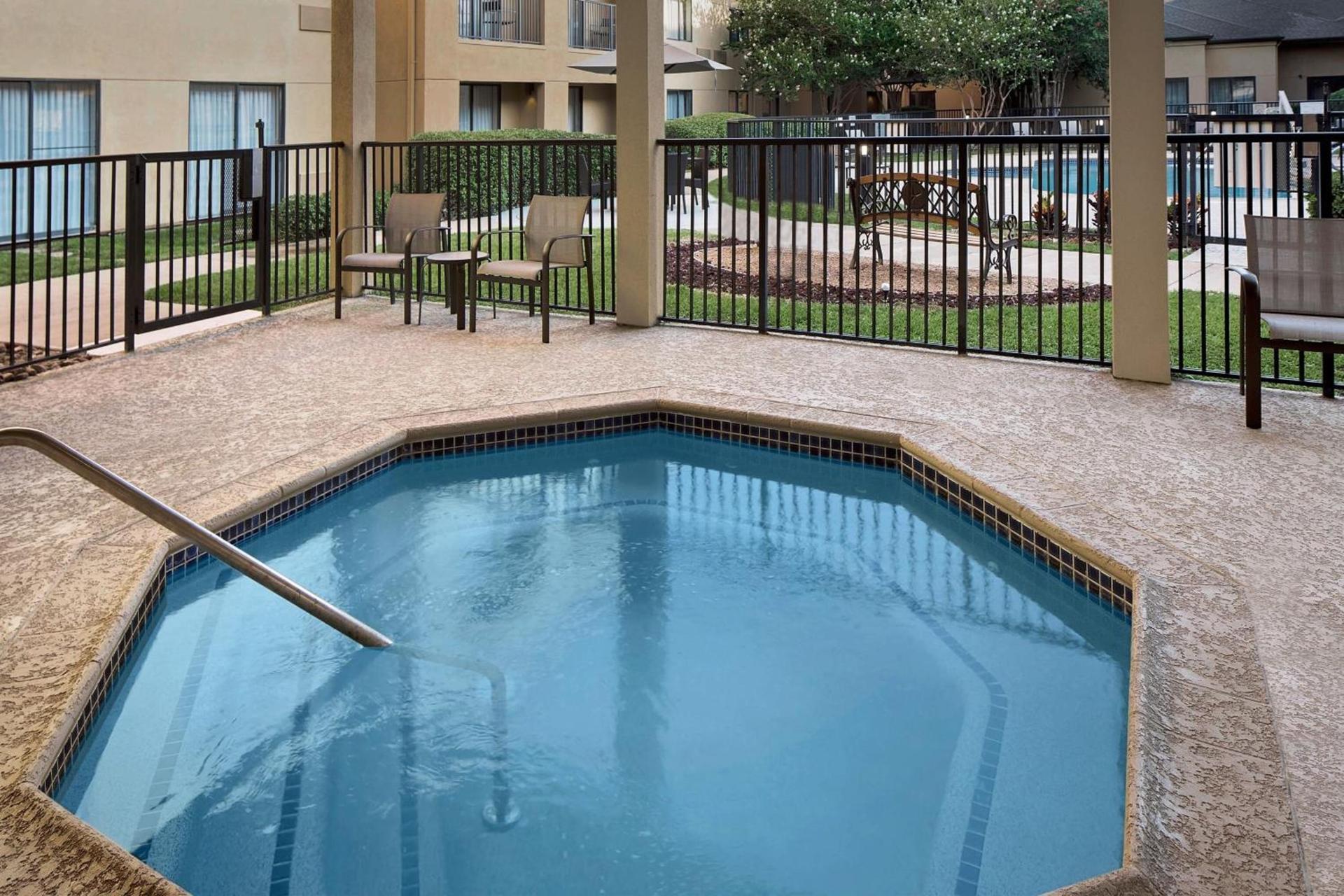 Courtyard Houston Westchase photo 23
