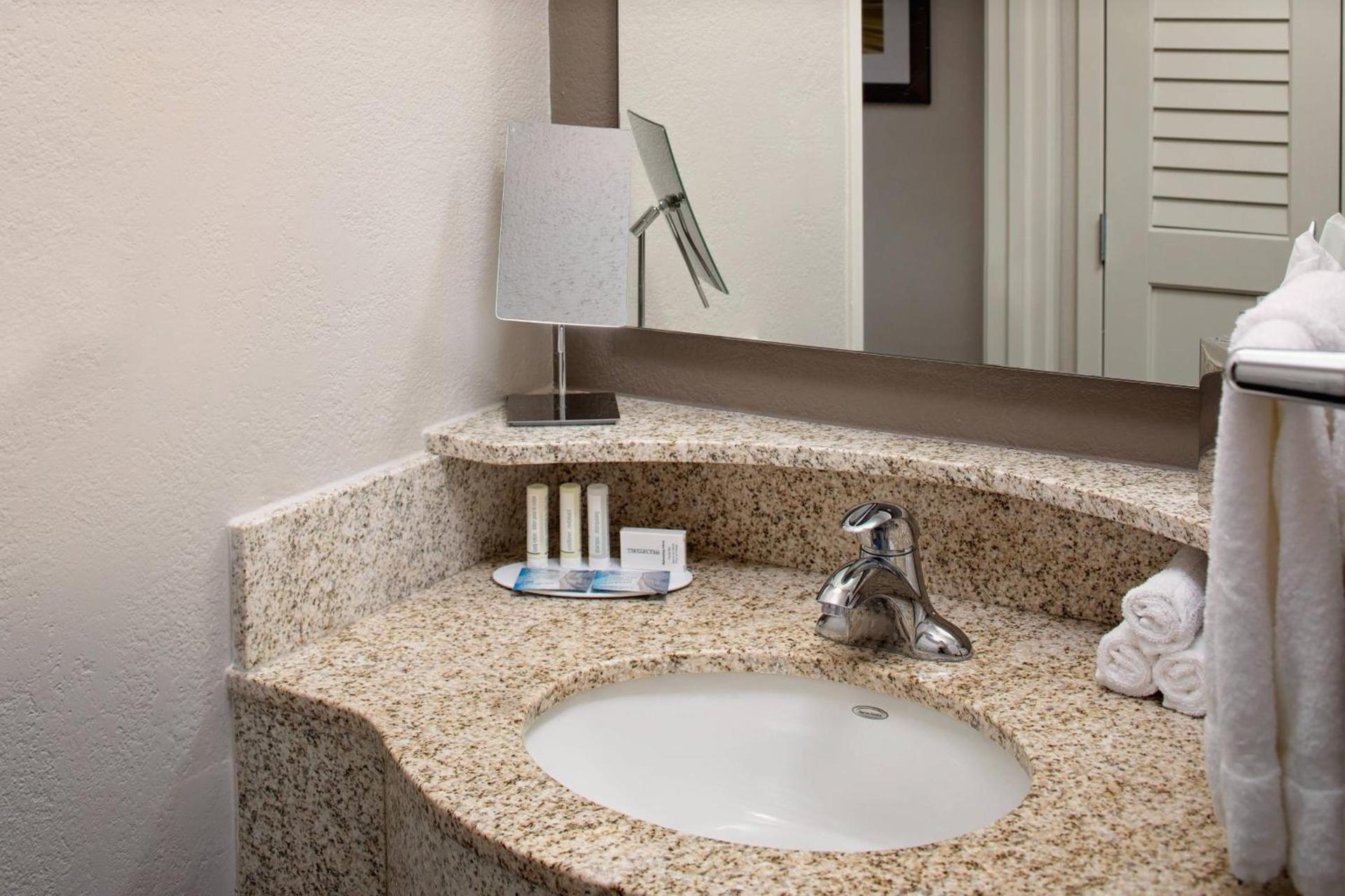 Courtyard Houston Westchase photo 6