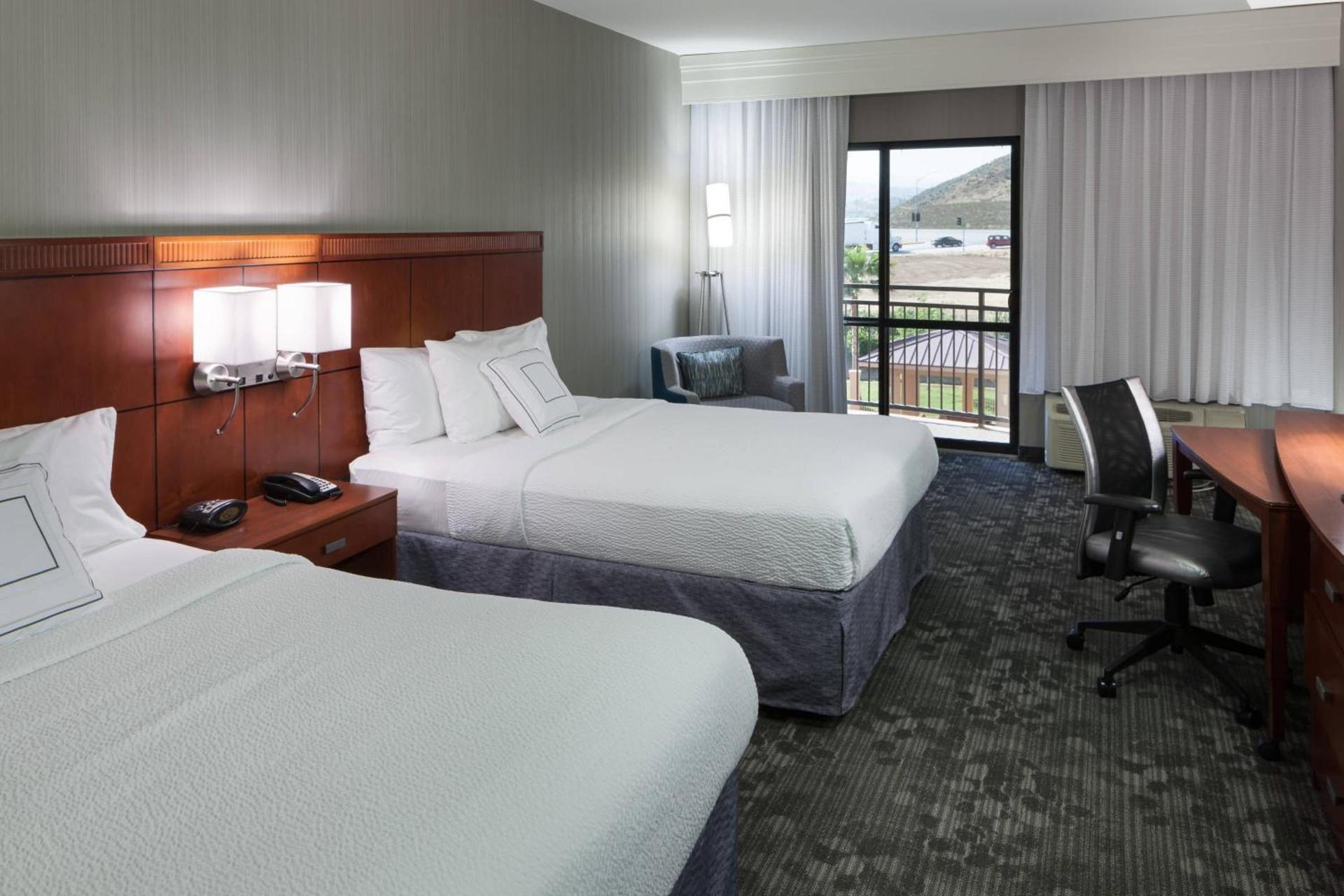 Courtyard by Marriott Santa Clarita Valencia photo 7