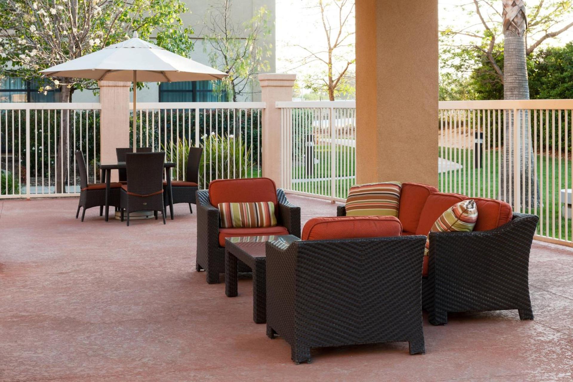 Courtyard by Marriott Santa Clarita Valencia photo 6