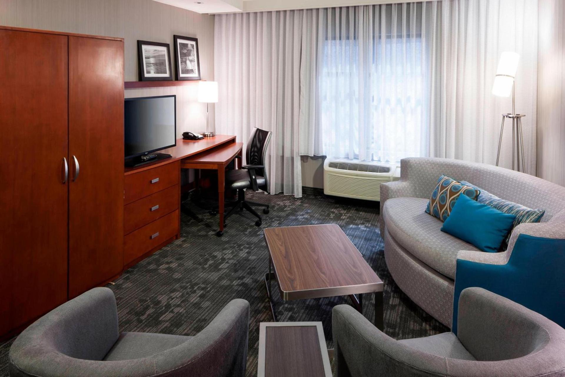 Courtyard by Marriott Santa Clarita Valencia photo 12