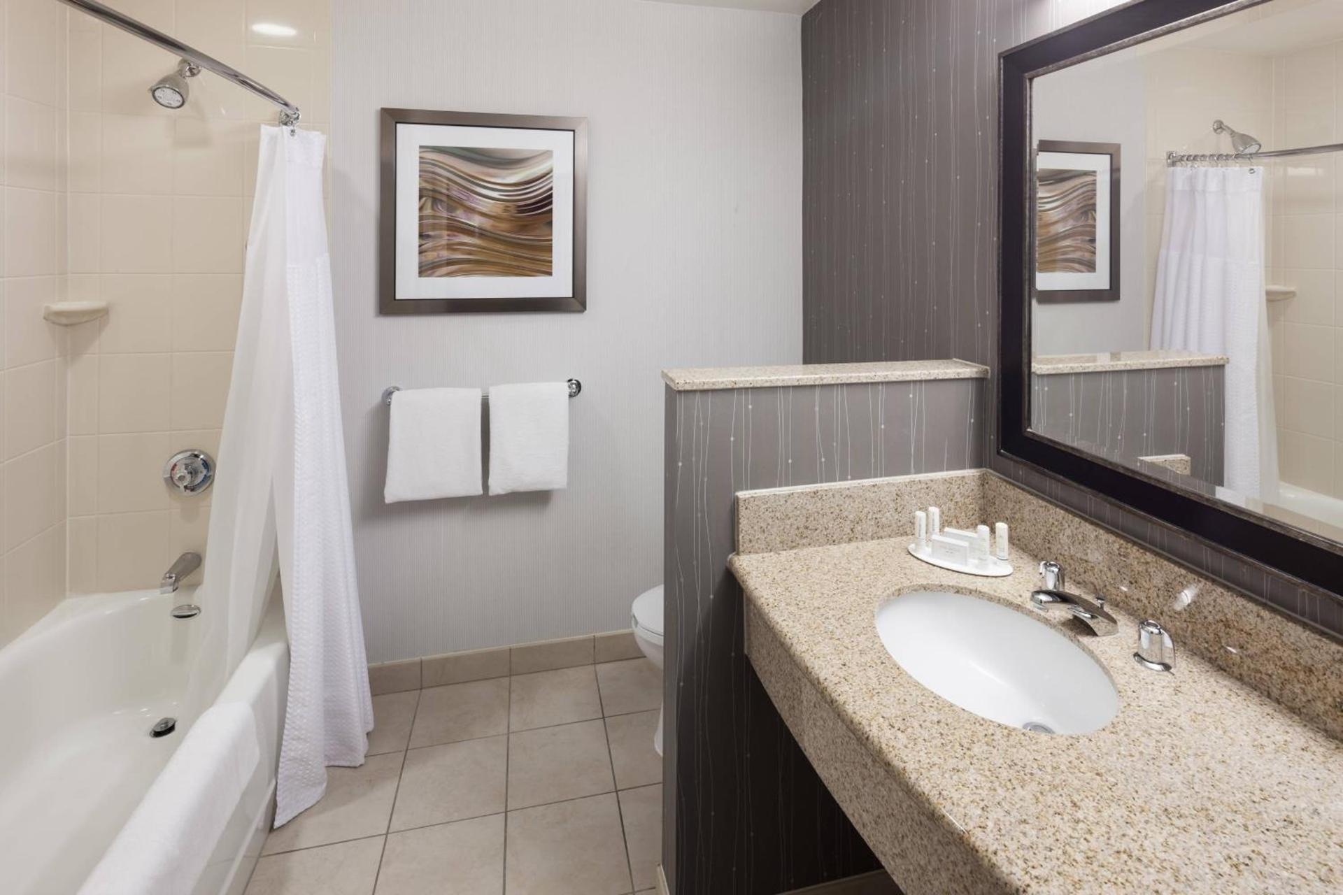 Courtyard by Marriott Santa Clarita Valencia photo 11