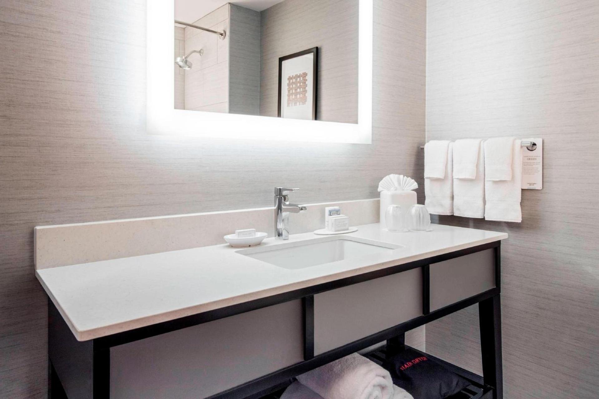 Courtyard by Marriott Boston Brookline photo 9
