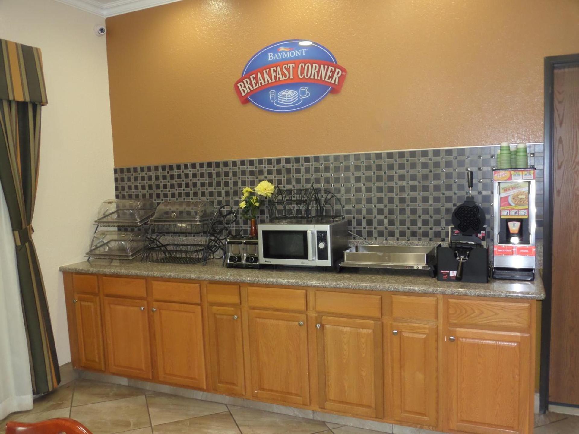 Baymont by Wyndham Pearsall photo 40
