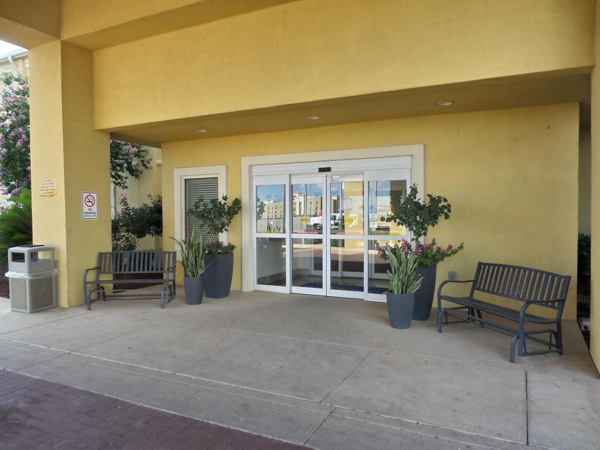 Baymont by Wyndham Pearsall photo 35
