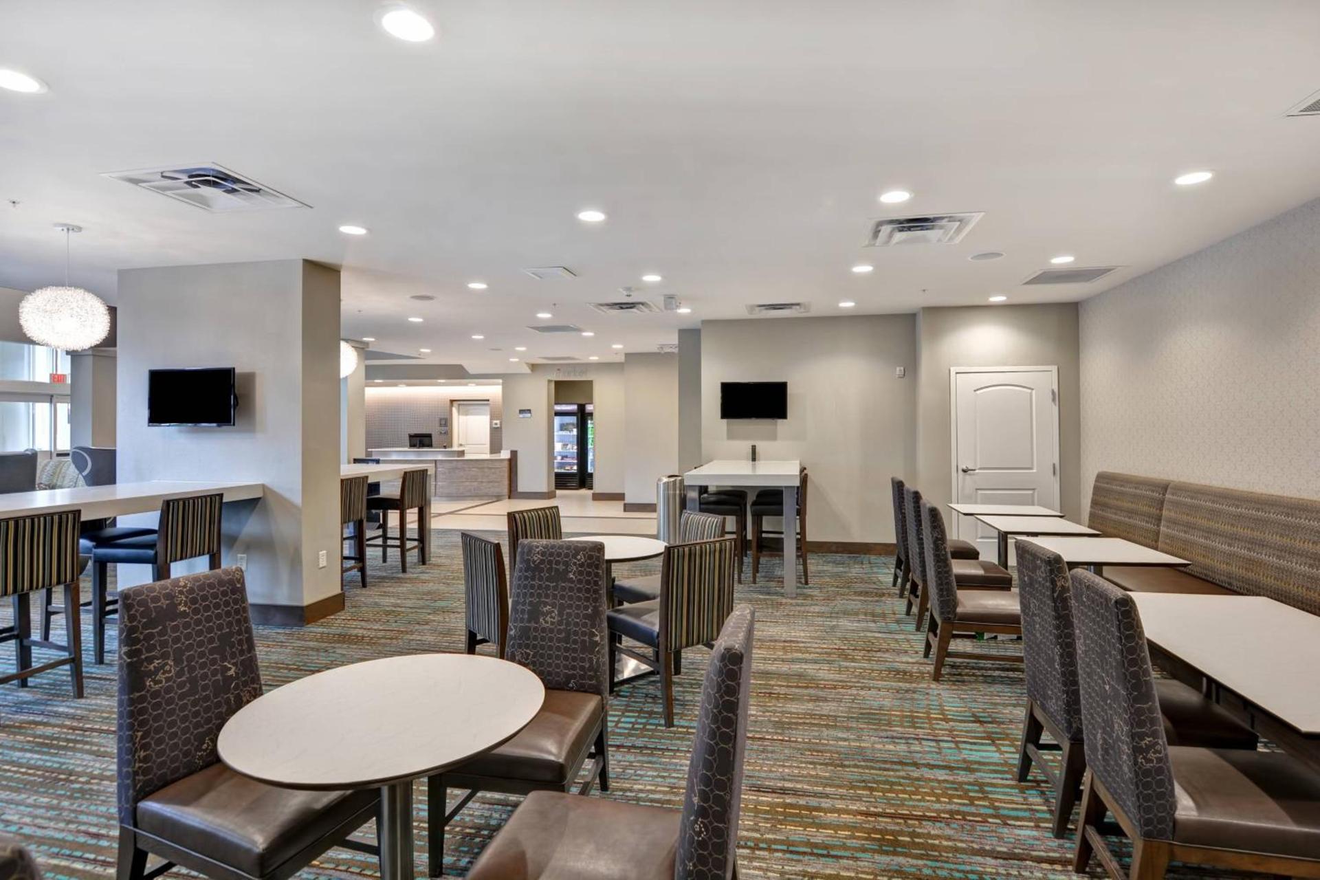 Residence Inn by Marriott Milwaukee North/Glendale photo 12