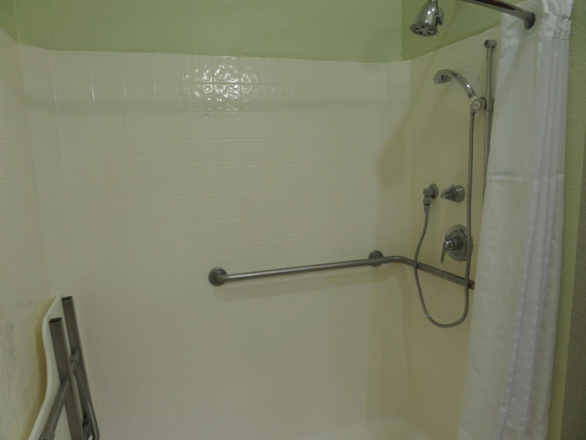 Baymont by Wyndham Pearsall photo 29