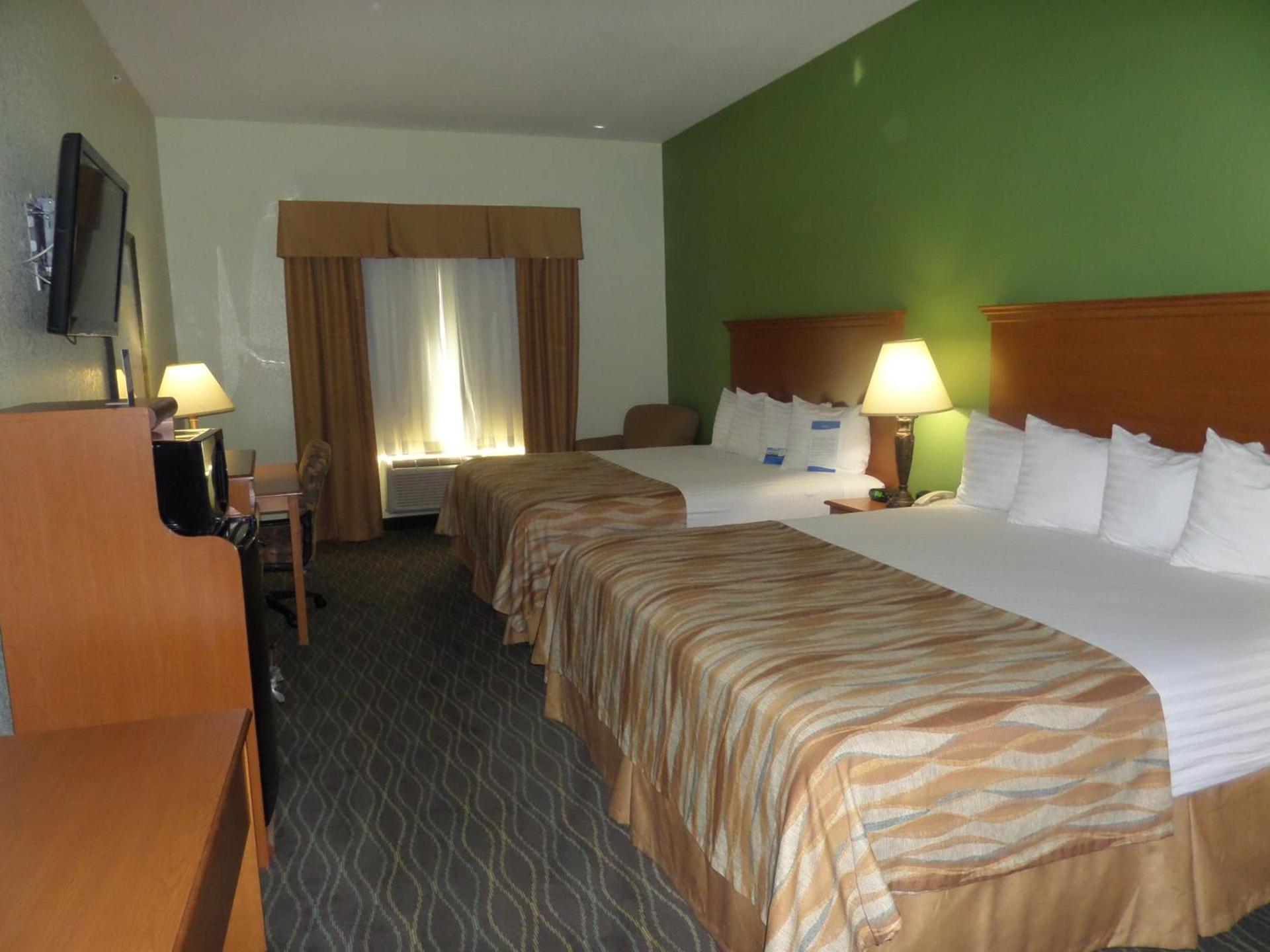 Baymont by Wyndham Pearsall photo 32